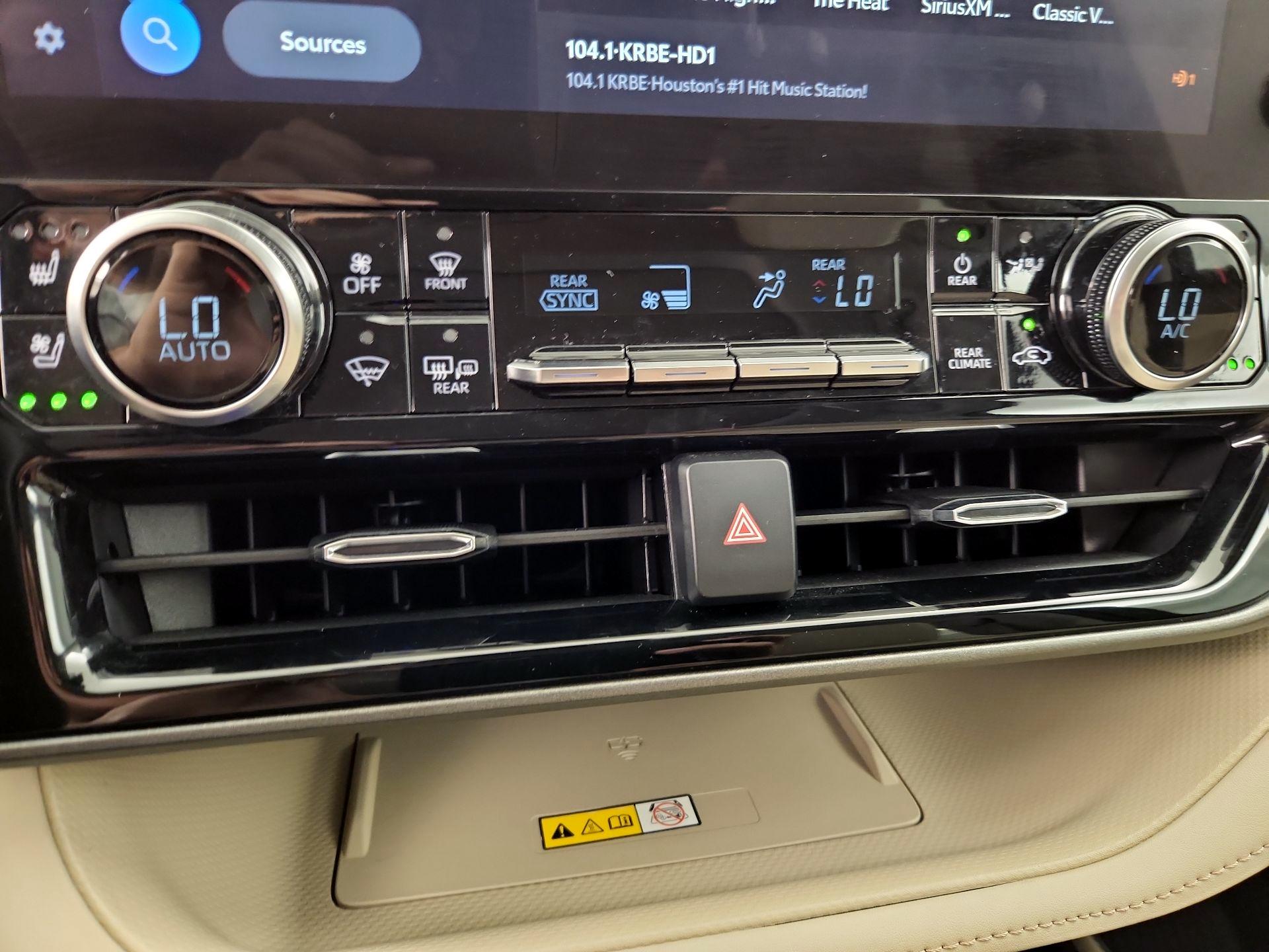 Thumbnail: 2023 Toyota Highlander - 16