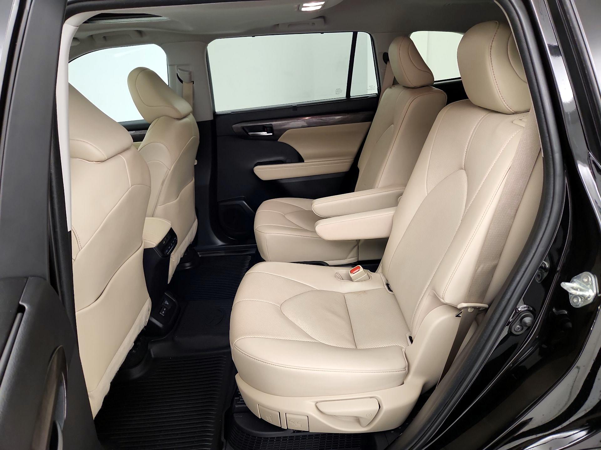 Thumbnail: 2023 Toyota Highlander - 20