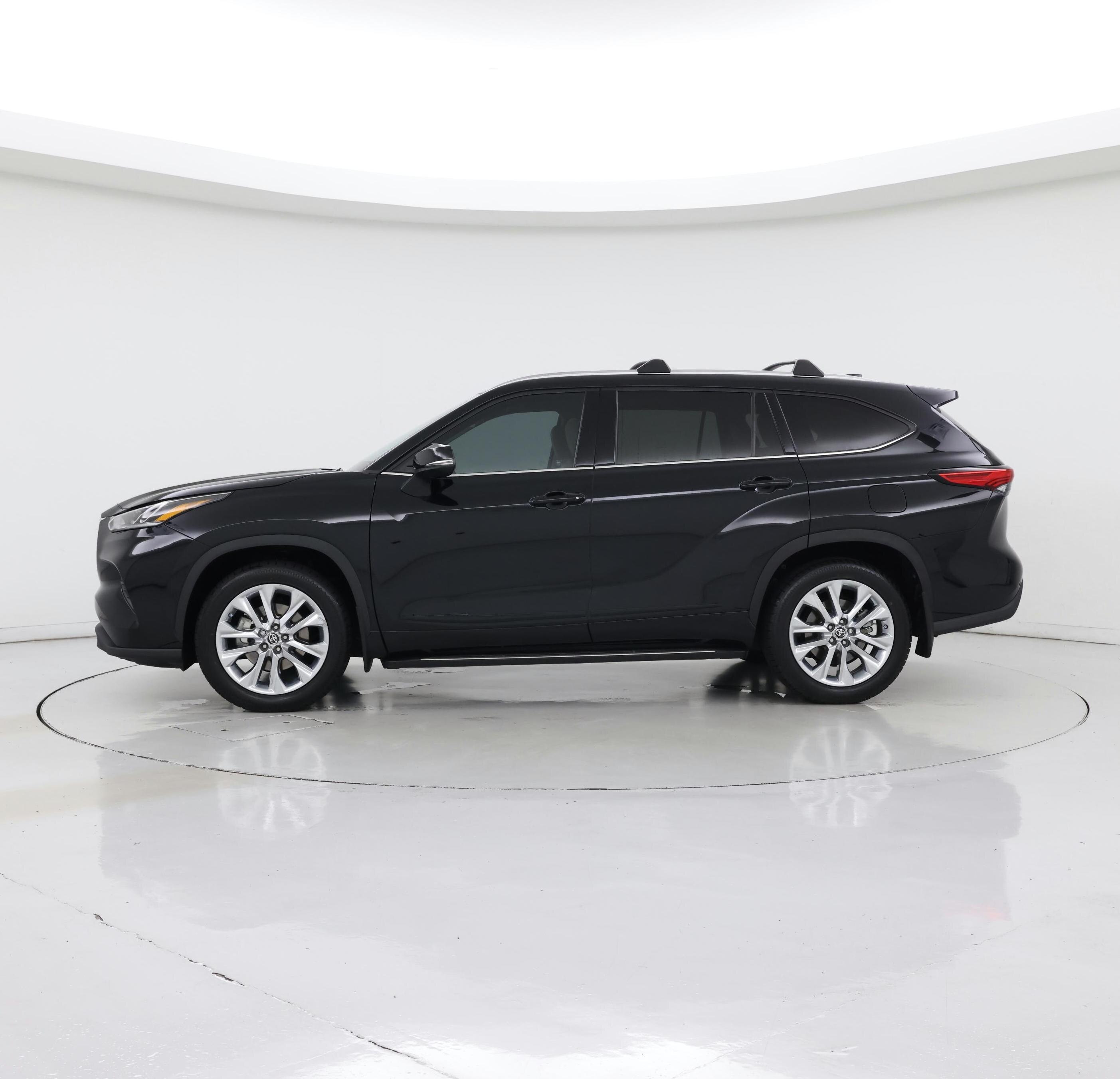Thumbnail: 2023 Toyota Highlander - 3
