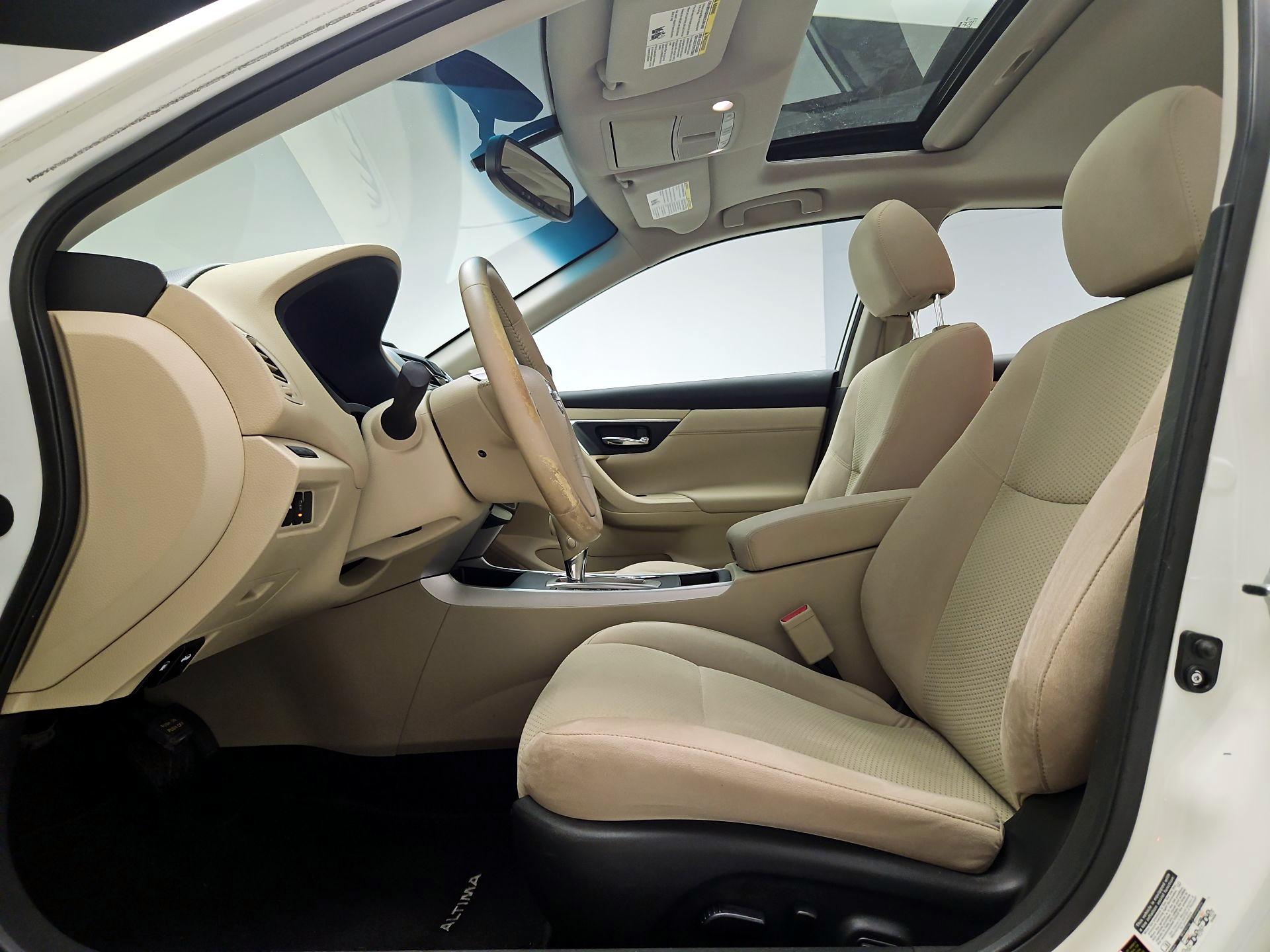 Thumbnail: 2015 Nissan Altima - 11