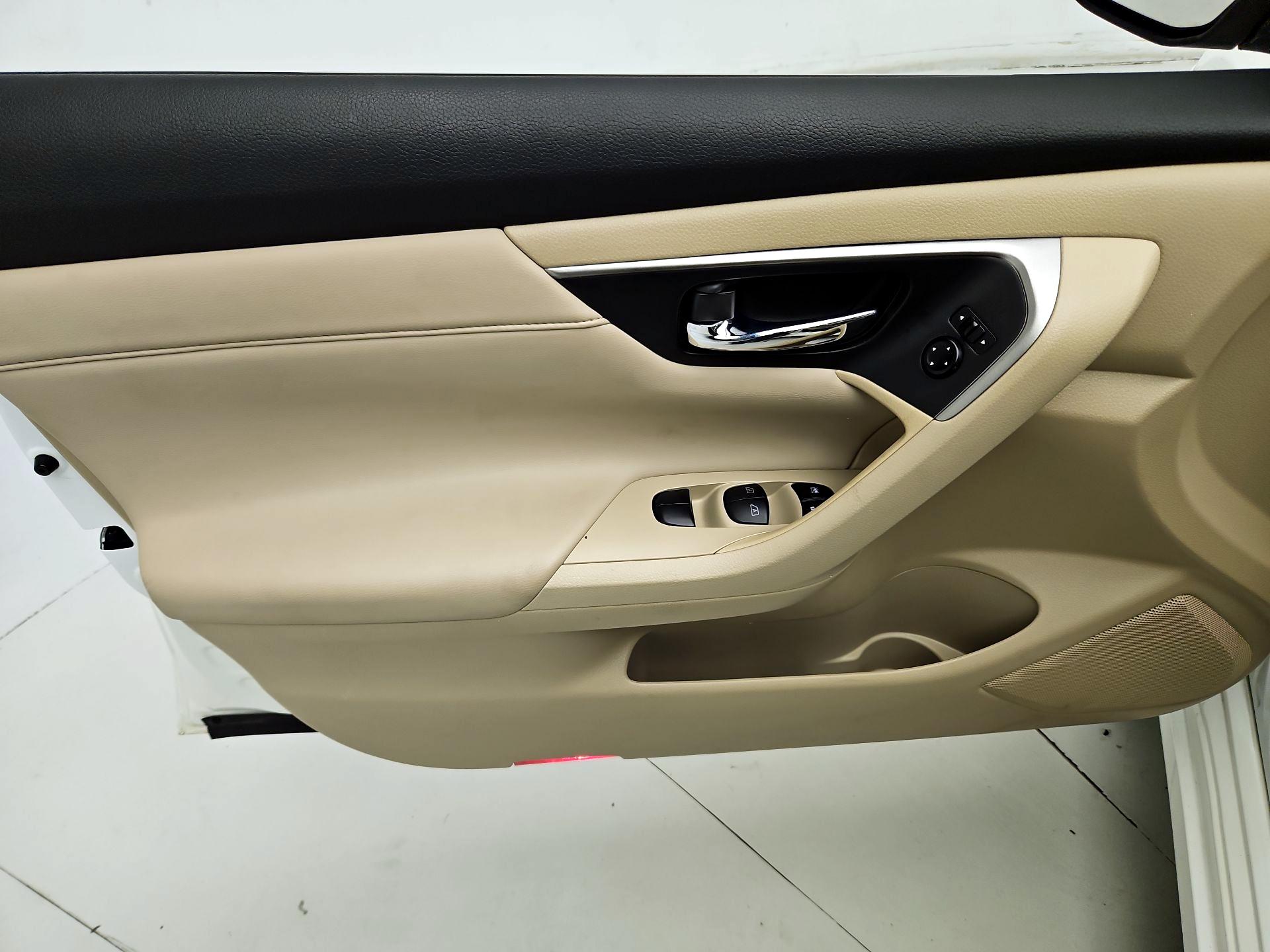 Thumbnail: 2015 Nissan Altima - 12