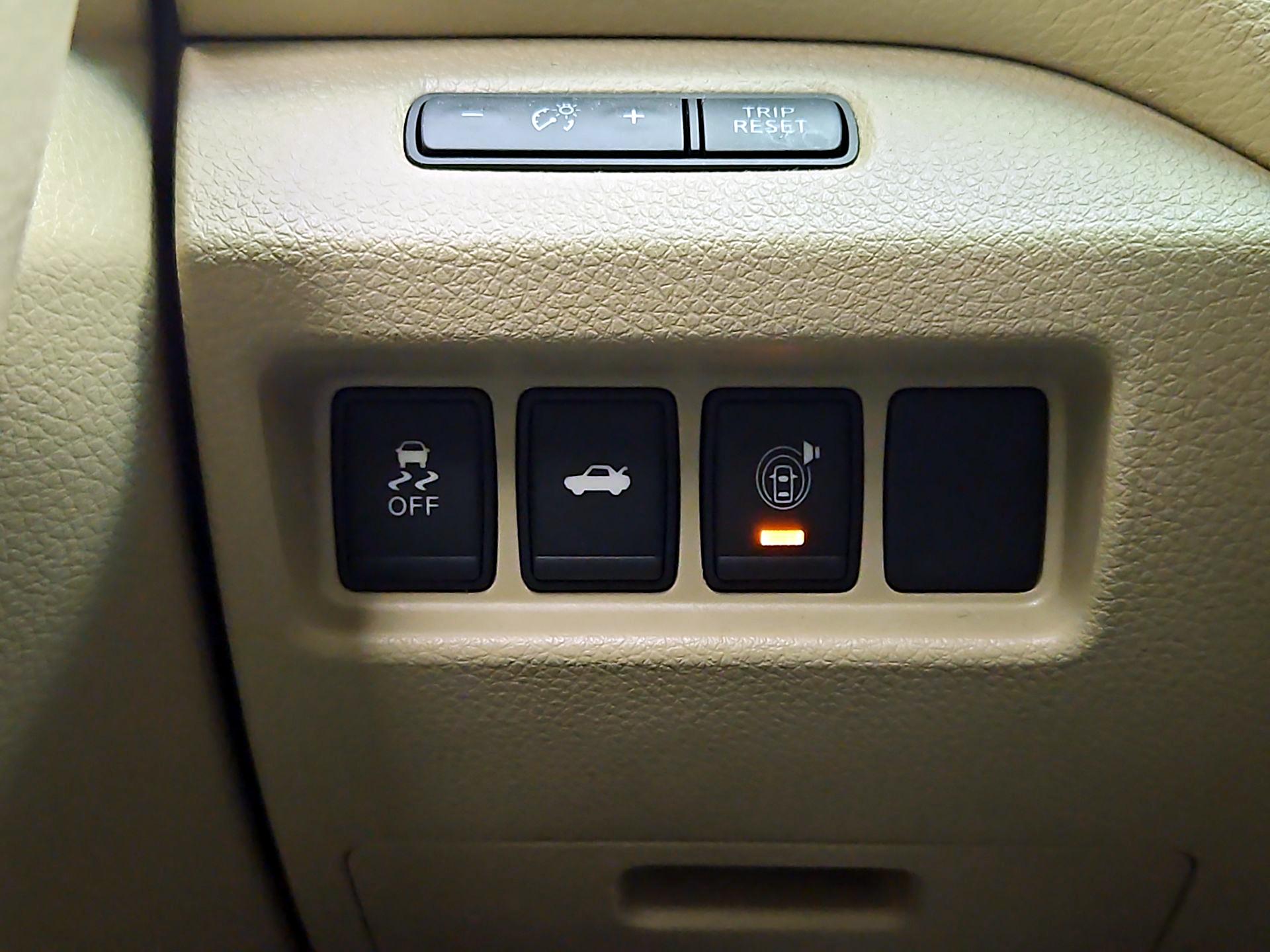 Thumbnail: 2015 Nissan Altima - 13
