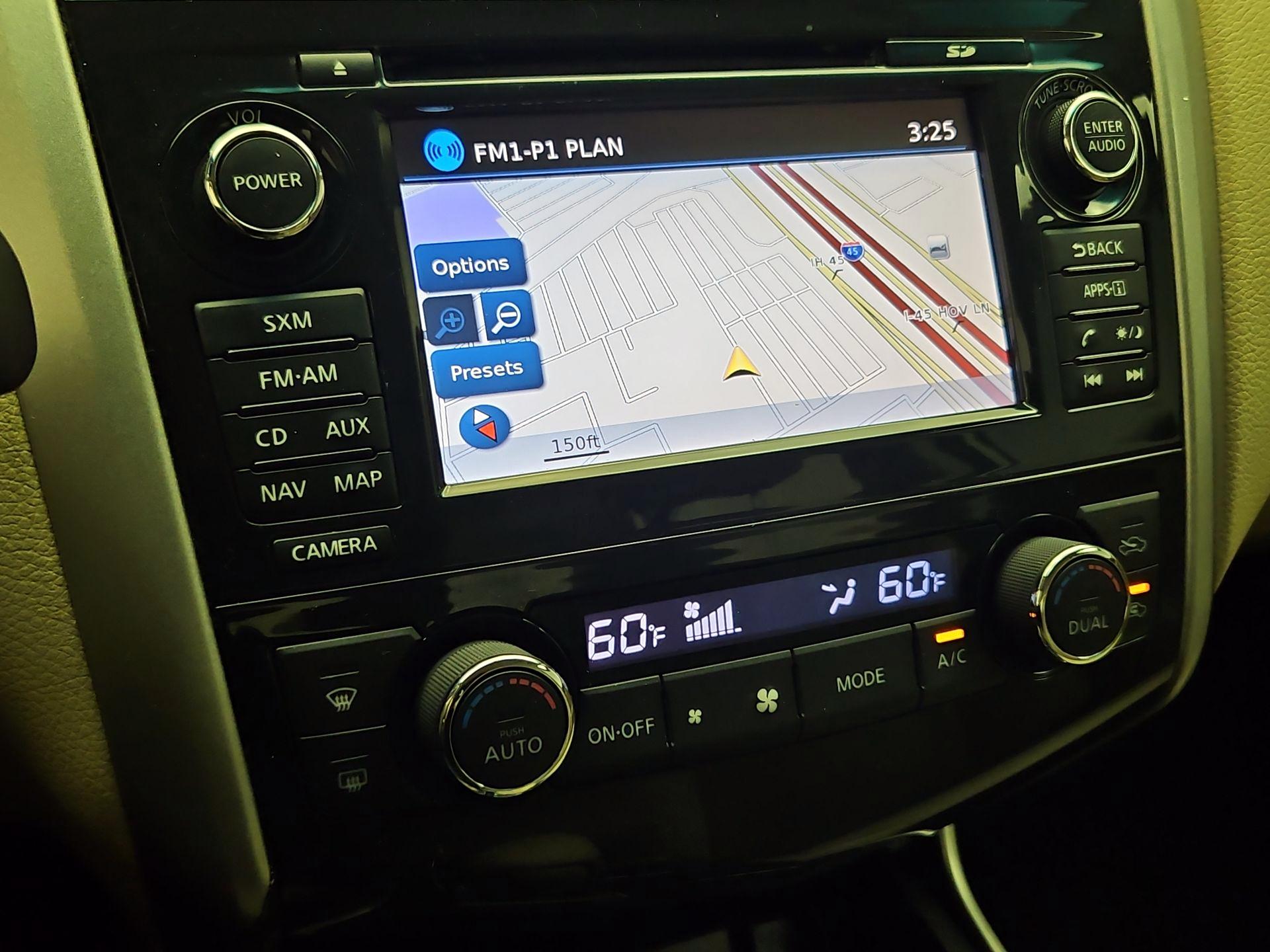 Thumbnail: 2015 Nissan Altima - 14