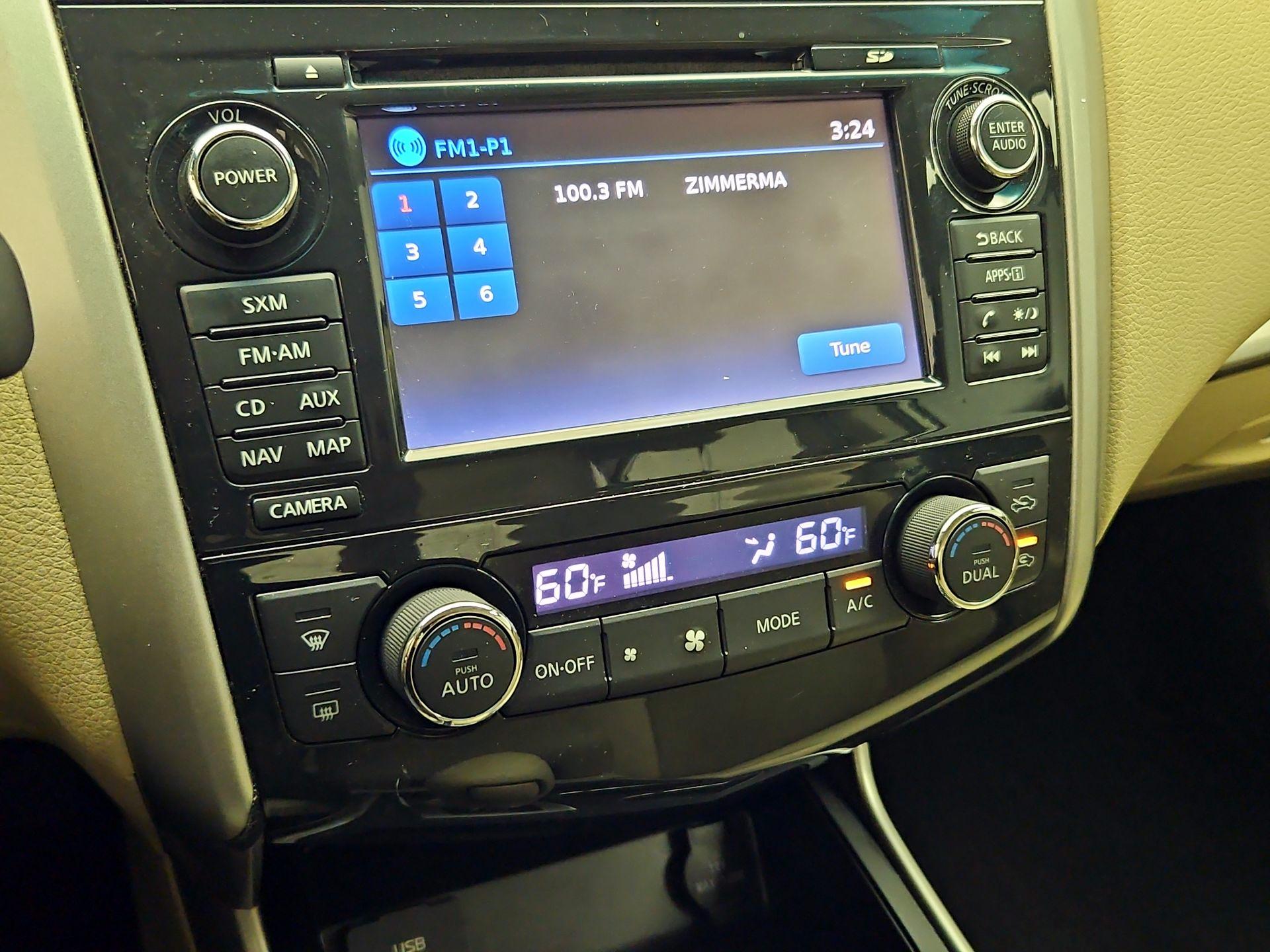 Thumbnail: 2015 Nissan Altima - 16