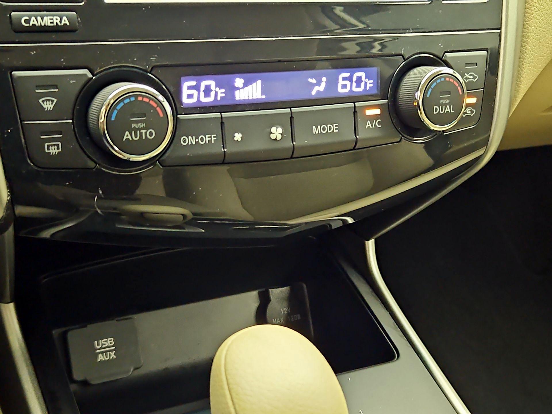 Thumbnail: 2015 Nissan Altima - 17