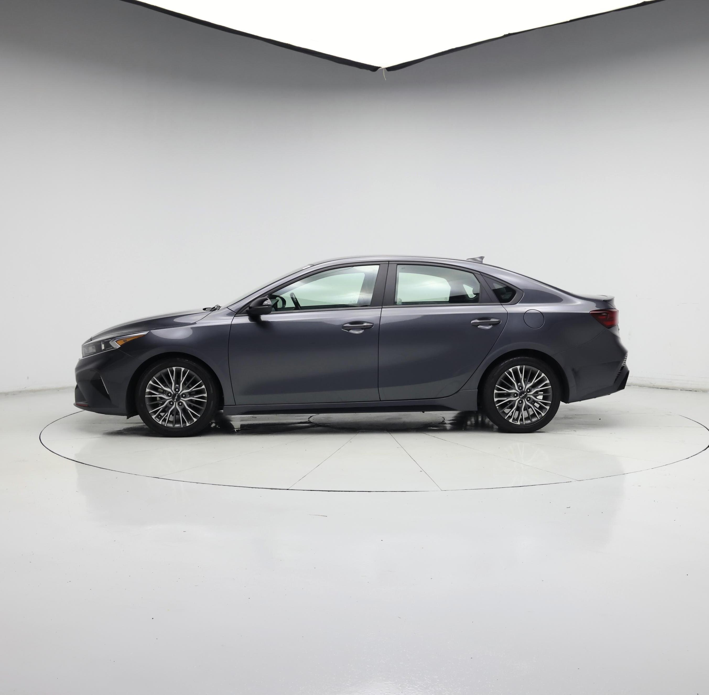 Thumbnail: 2022 Kia Forte - 3