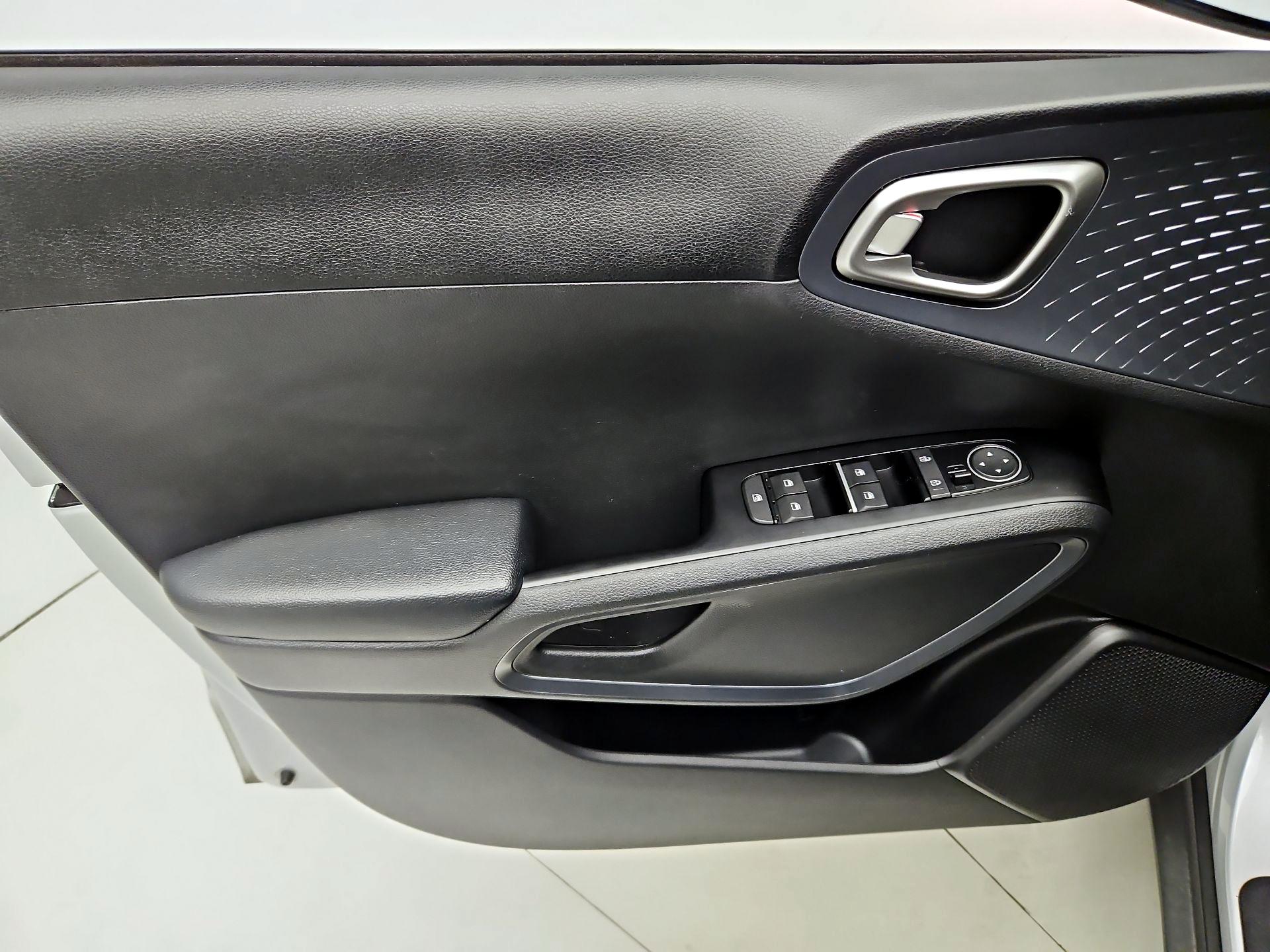 Thumbnail: 2020 Kia Soul - 12