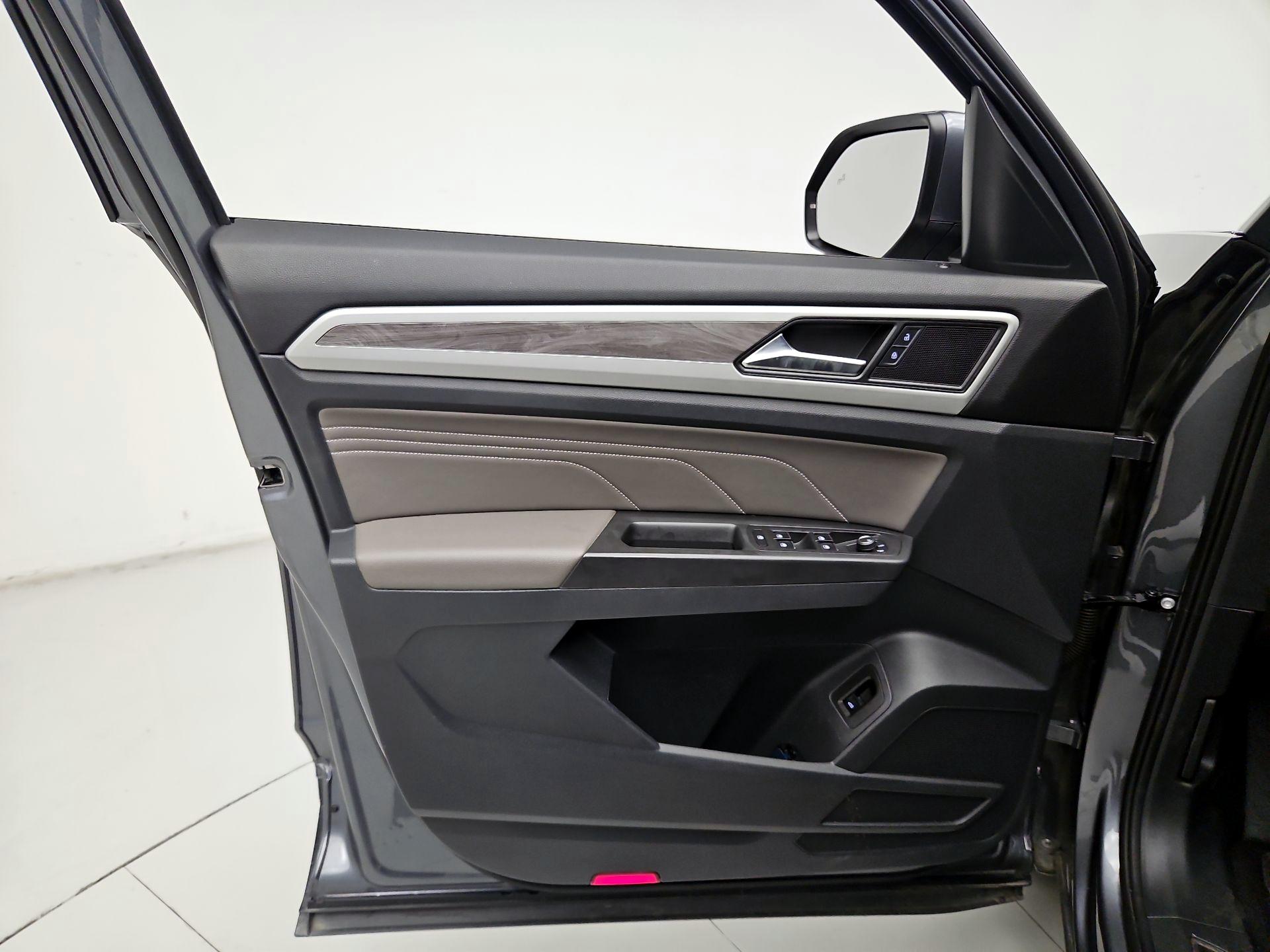Thumbnail: 2022 Volkswagen Atlas - 12