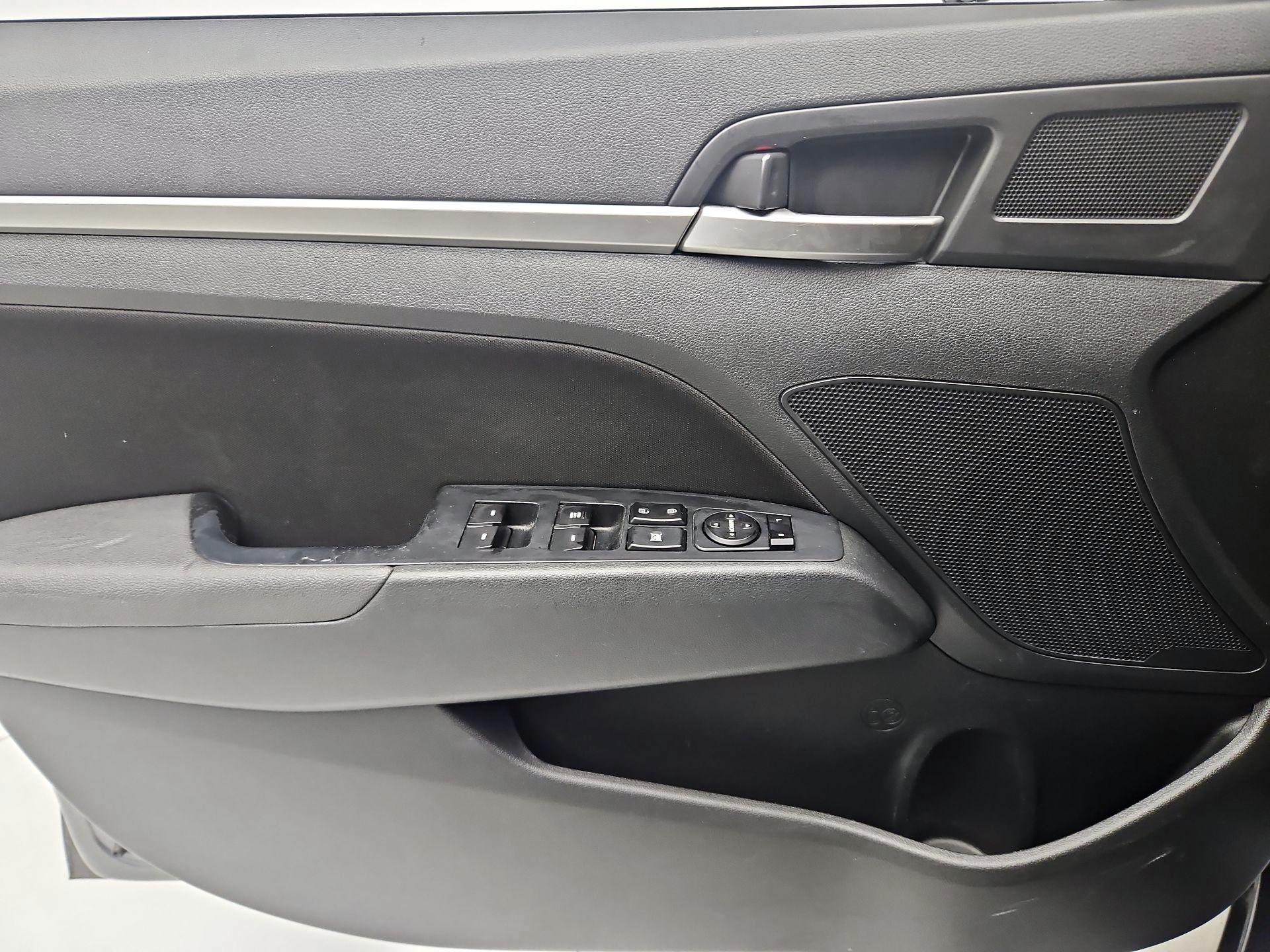 Thumbnail: 2019 Hyundai Elantra - 12
