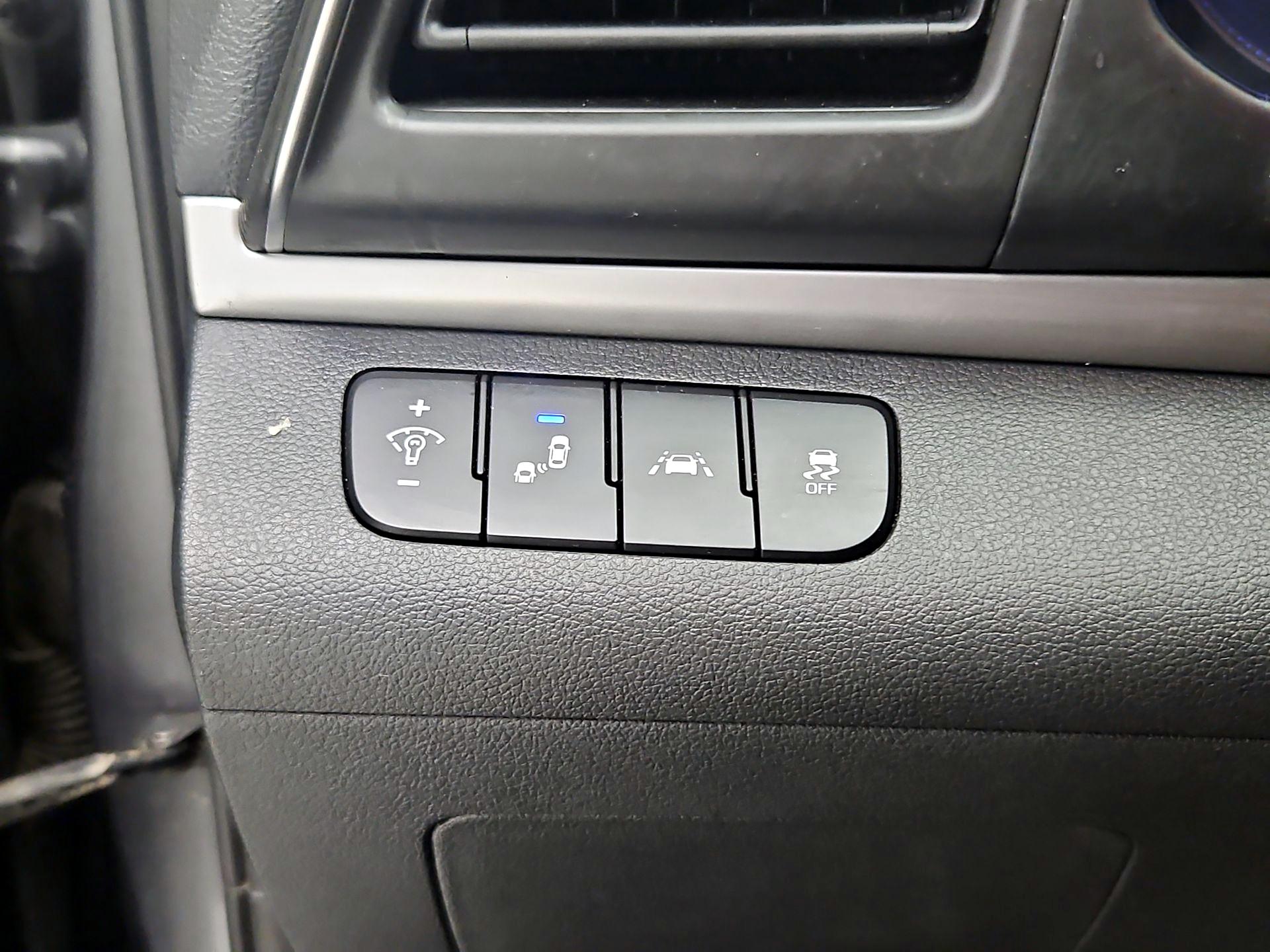 Thumbnail: 2019 Hyundai Elantra - 13