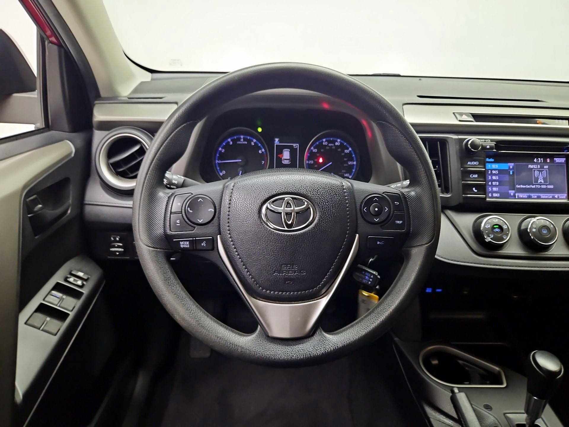 Thumbnail: 2018 Toyota RAV4 - 10