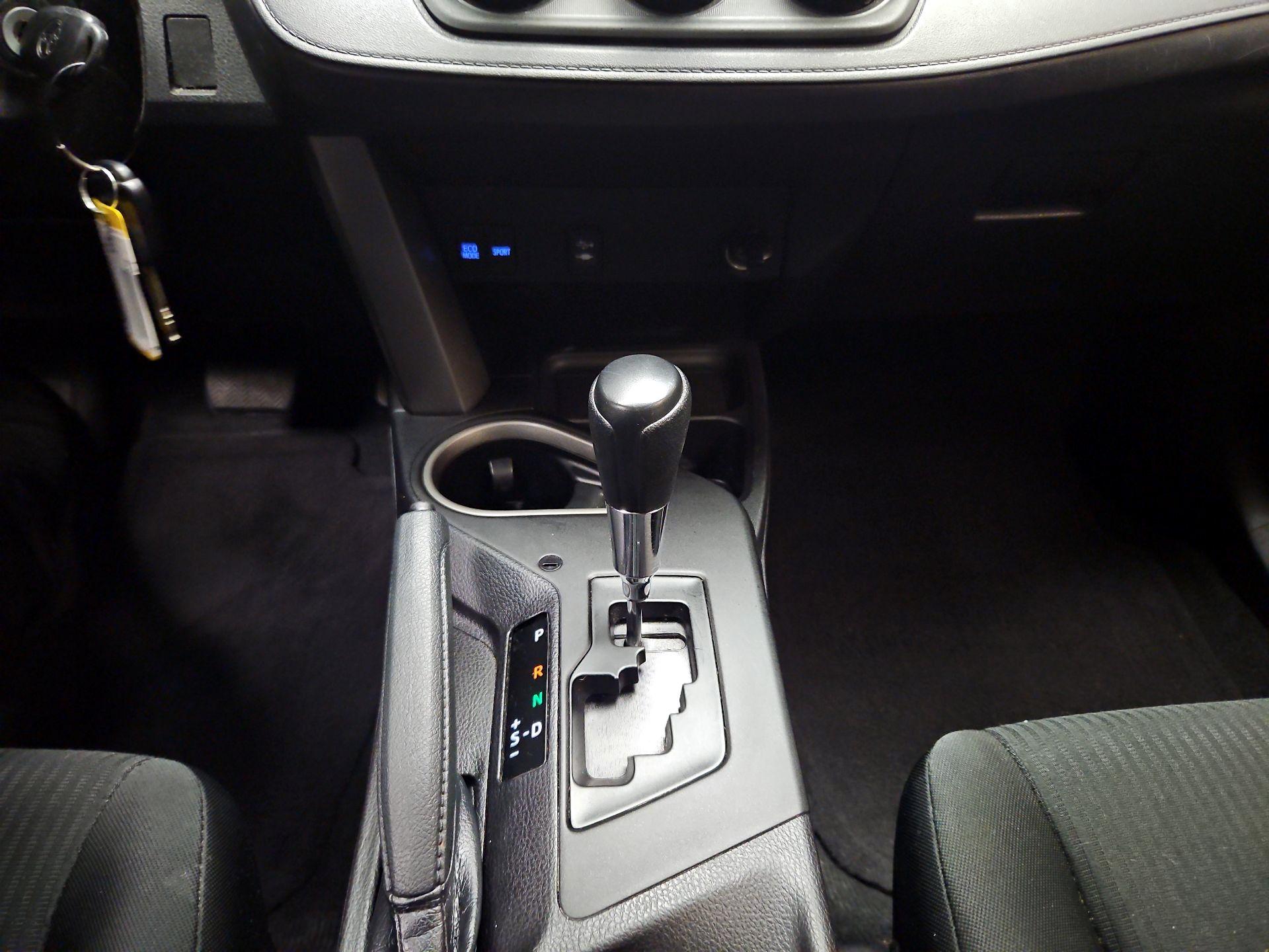 Thumbnail: 2018 Toyota RAV4 - 16