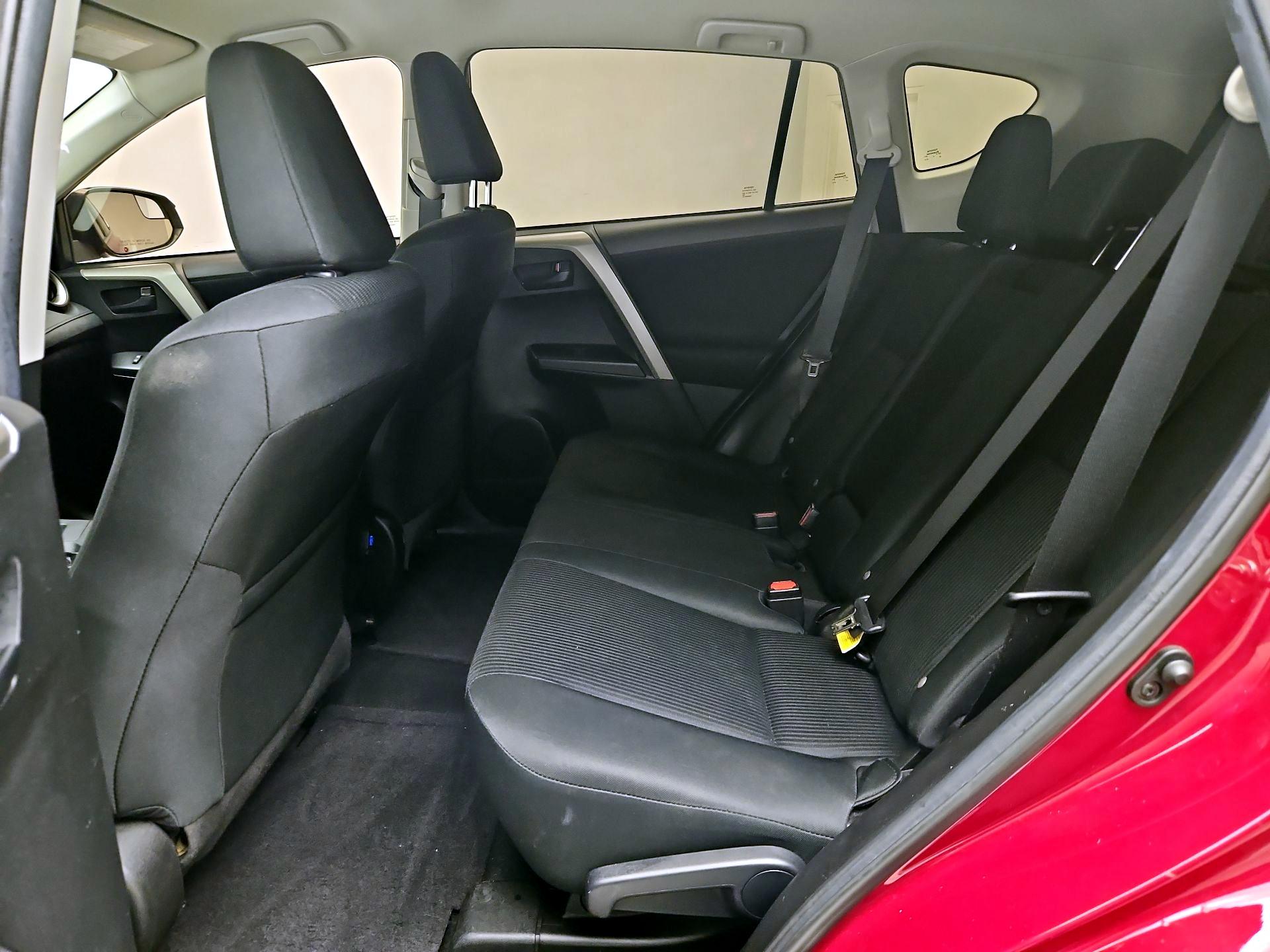 Thumbnail: 2018 Toyota RAV4 - 17