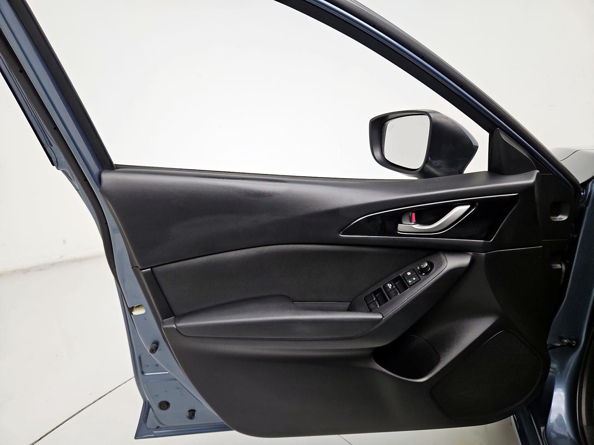 Thumbnail: 2016 Mazda Mazda3 - 12