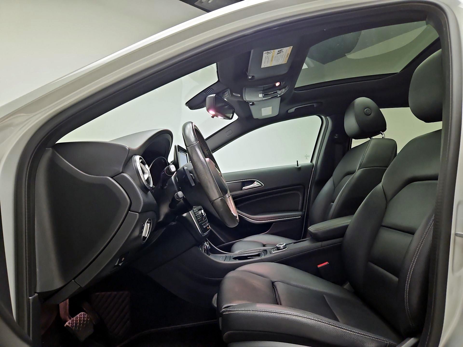 Thumbnail: 2017 Mercedes-Benz GLA - 11