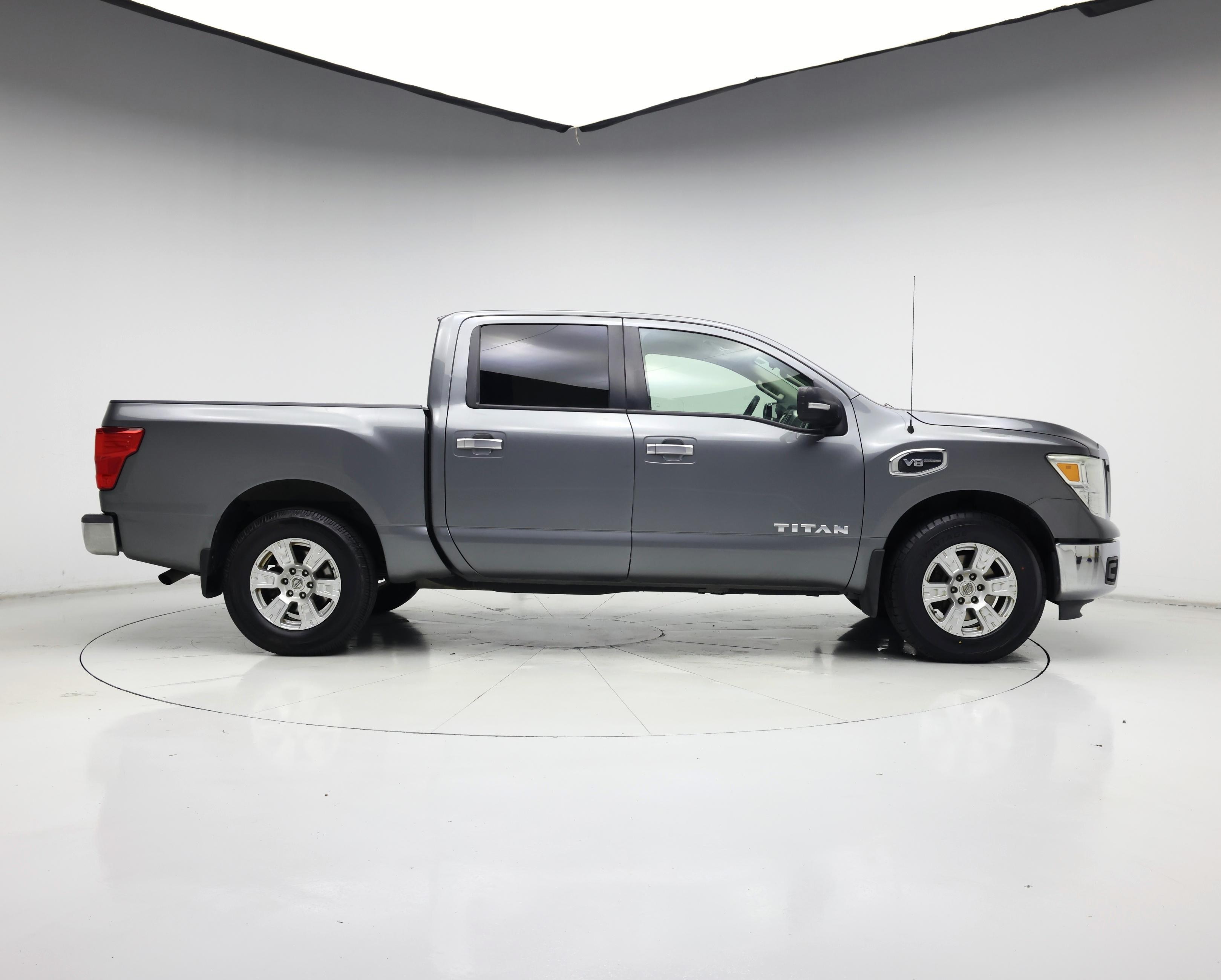Thumbnail: 2017 Nissan Titan - 7