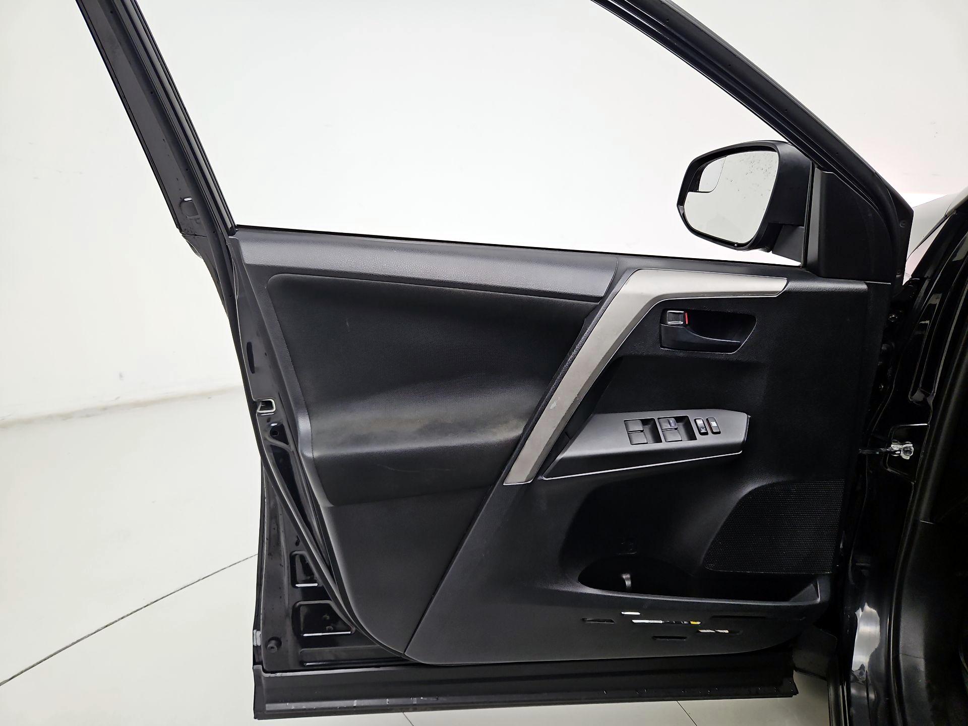 Thumbnail: 2017 Toyota RAV4 - 12