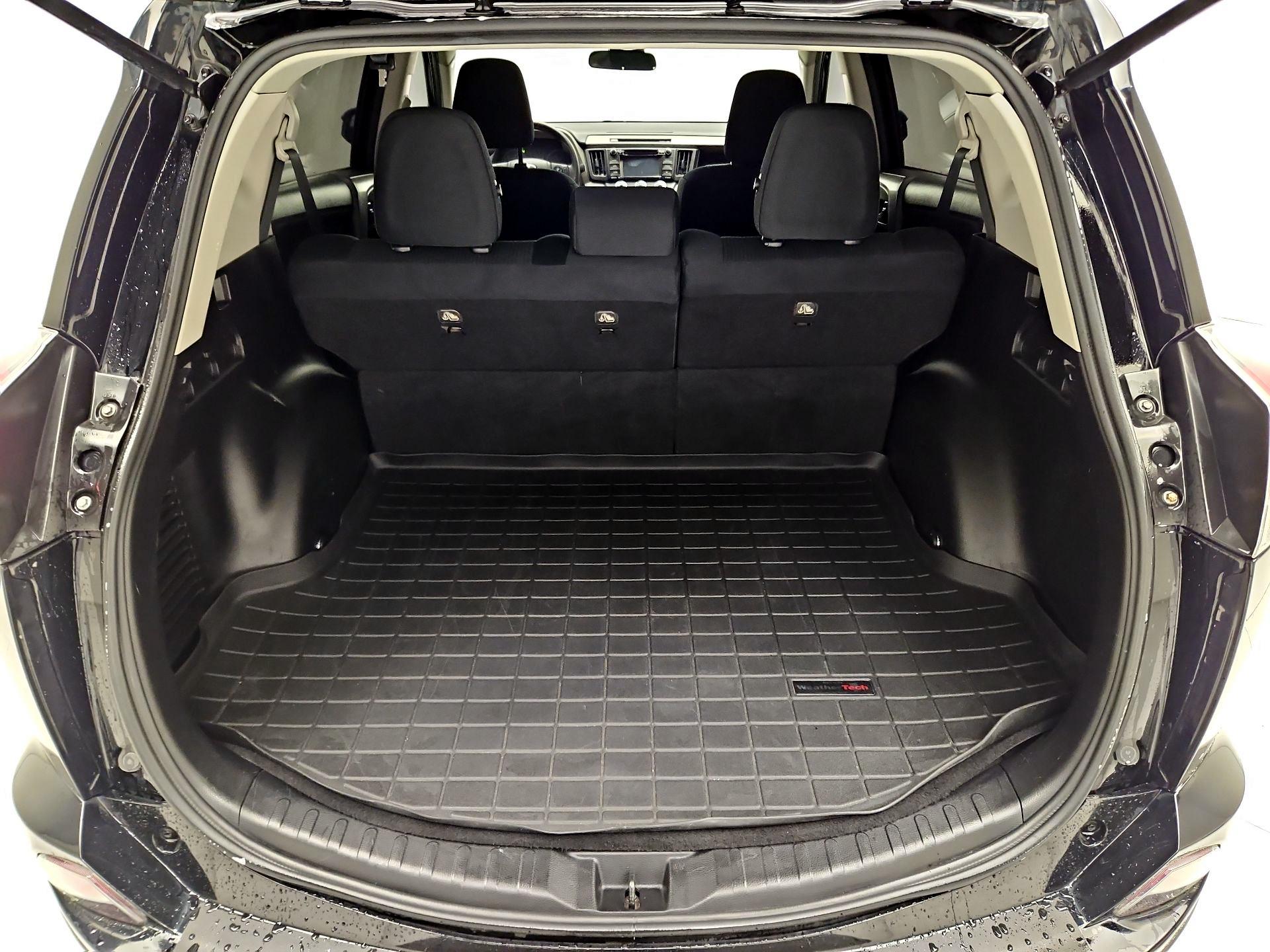 Thumbnail: 2017 Toyota RAV4 - 18