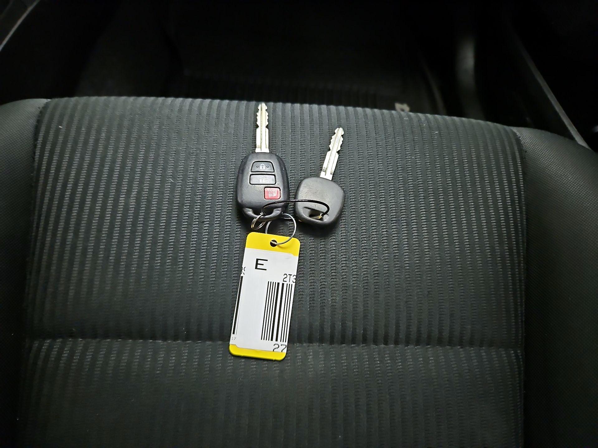 Thumbnail: 2017 Toyota RAV4 - 20