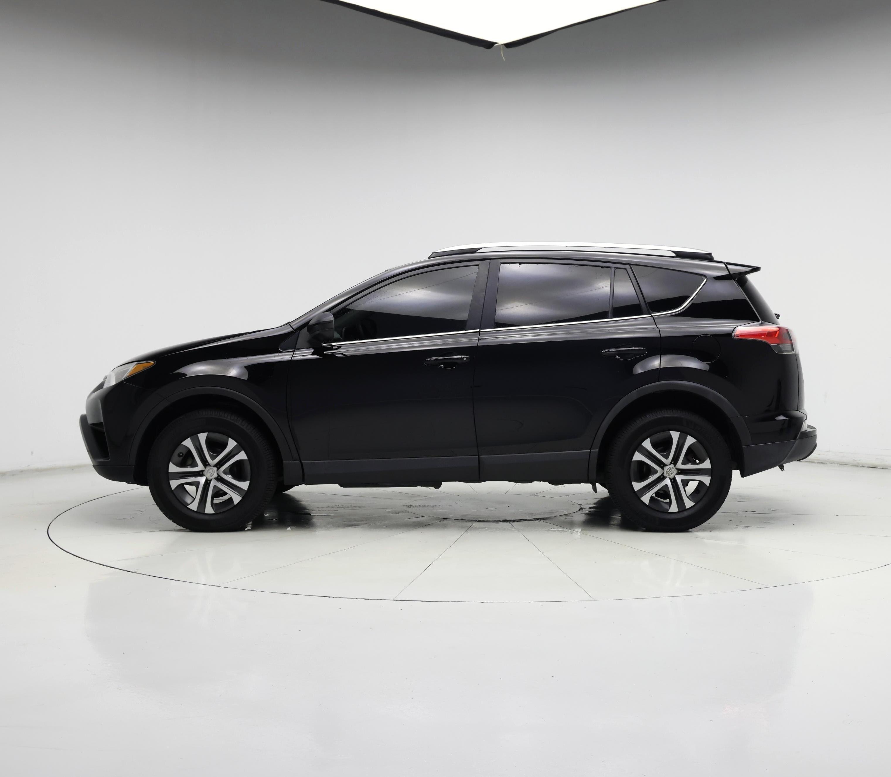 Thumbnail: 2017 Toyota RAV4 - 3