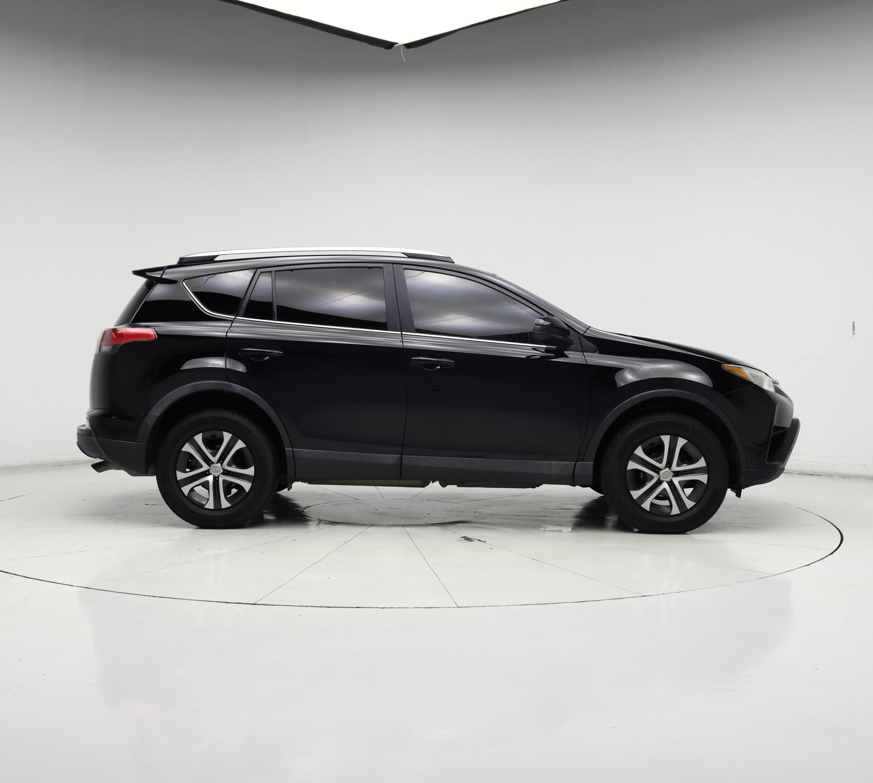 Thumbnail: 2017 Toyota RAV4 - 7