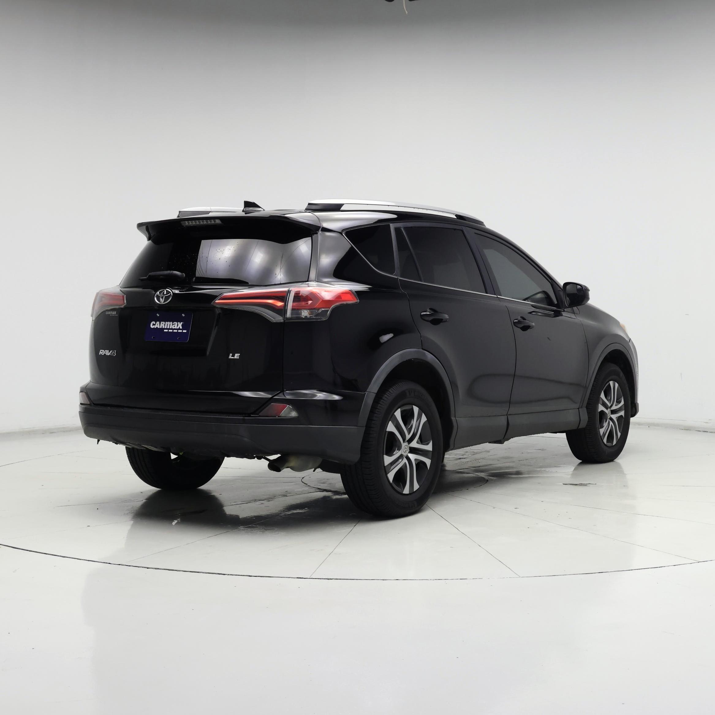 Thumbnail: 2017 Toyota RAV4 - 8