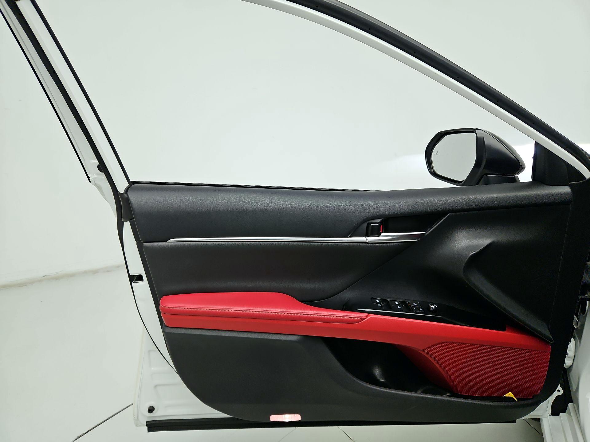 Thumbnail: 2019 Toyota Camry - 12