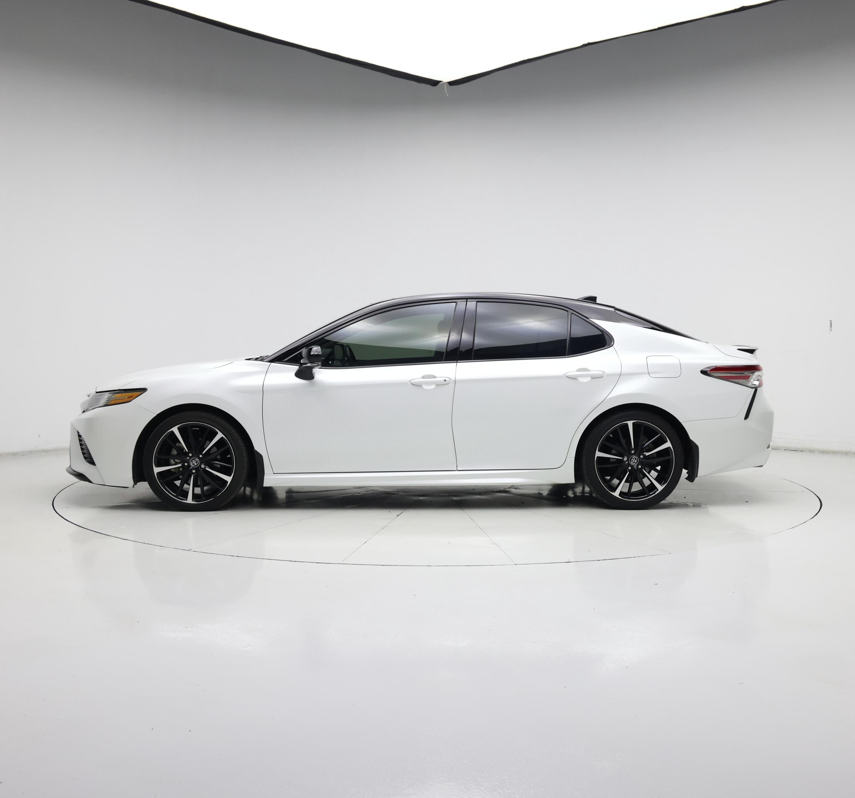 Thumbnail: 2019 Toyota Camry - 3