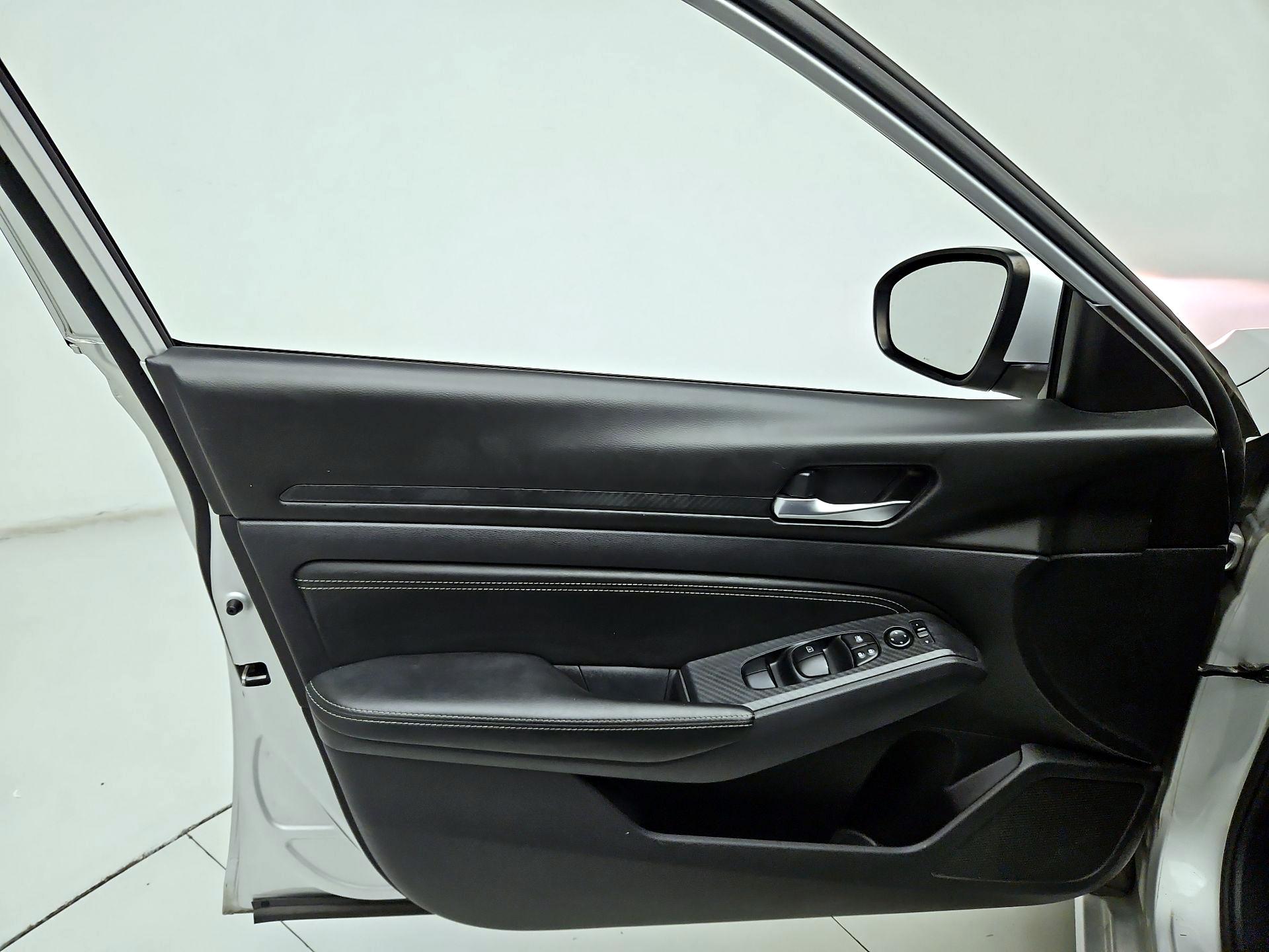 Thumbnail: 2020 Nissan Altima - 12