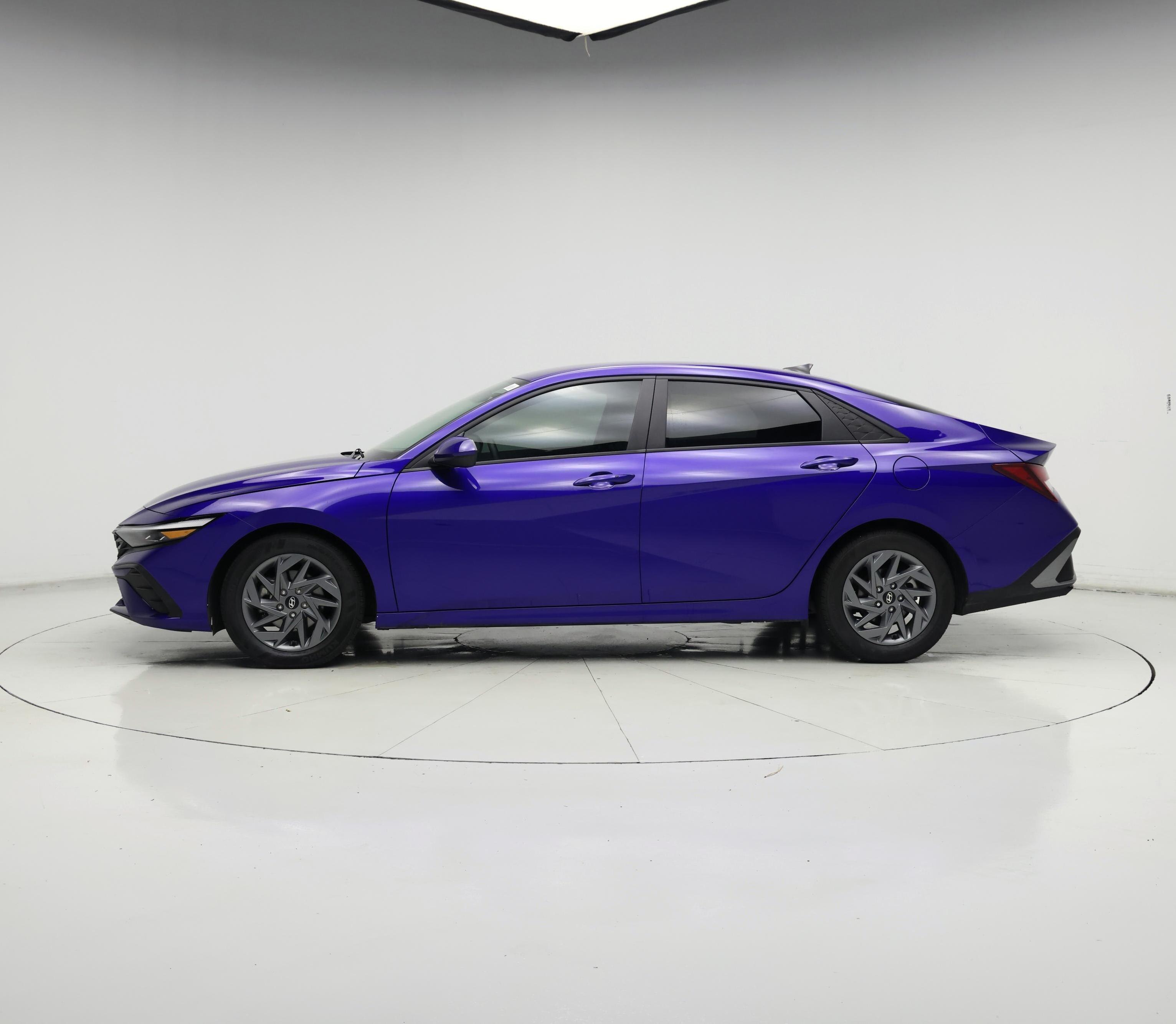 Thumbnail: 2024 Hyundai Elantra - 3