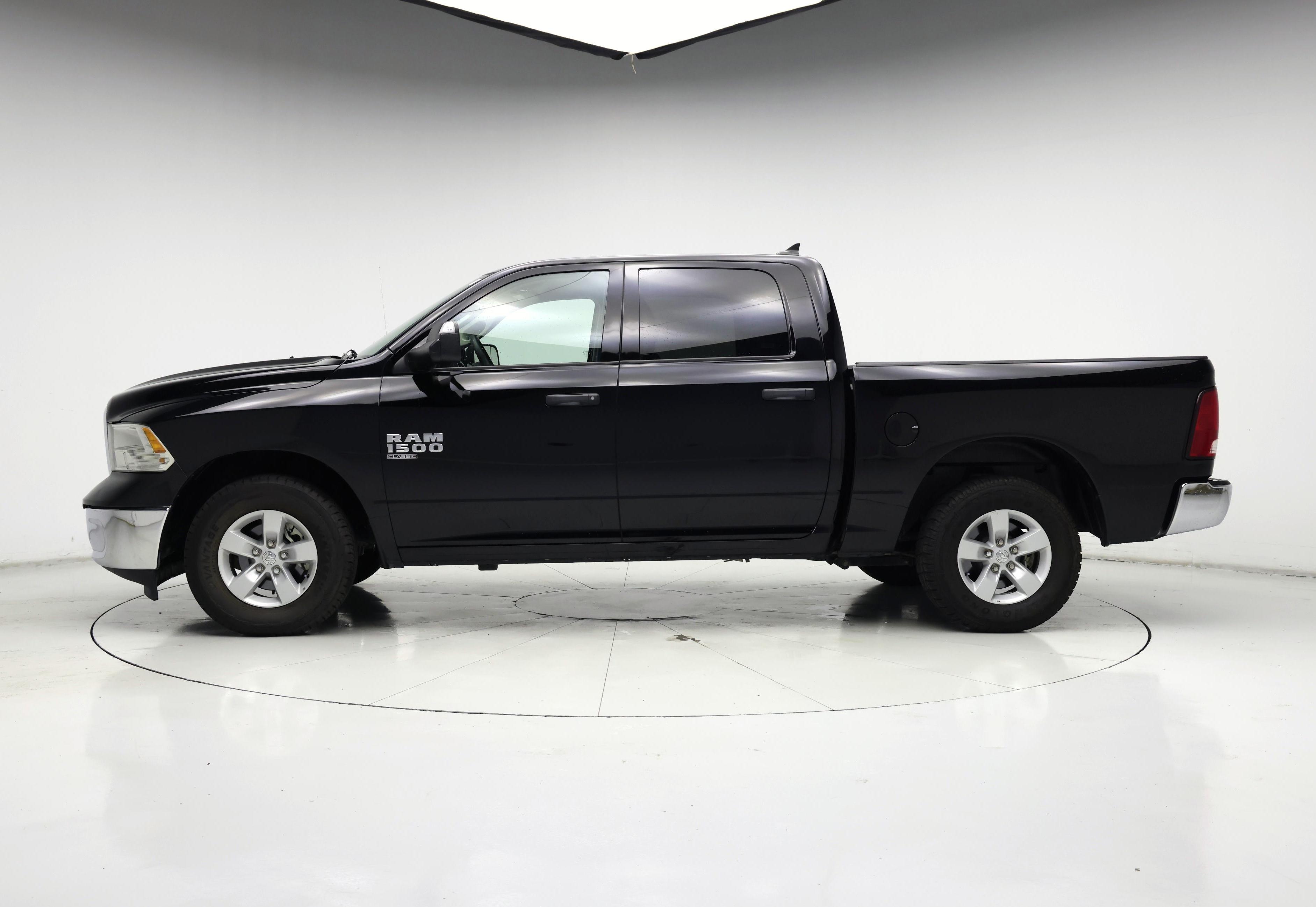 Thumbnail: 2023 RAM 1500 Classic - 3