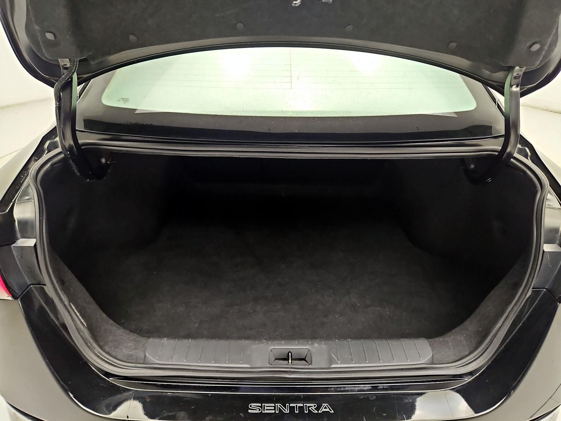 Thumbnail: 2023 Nissan Sentra - 18