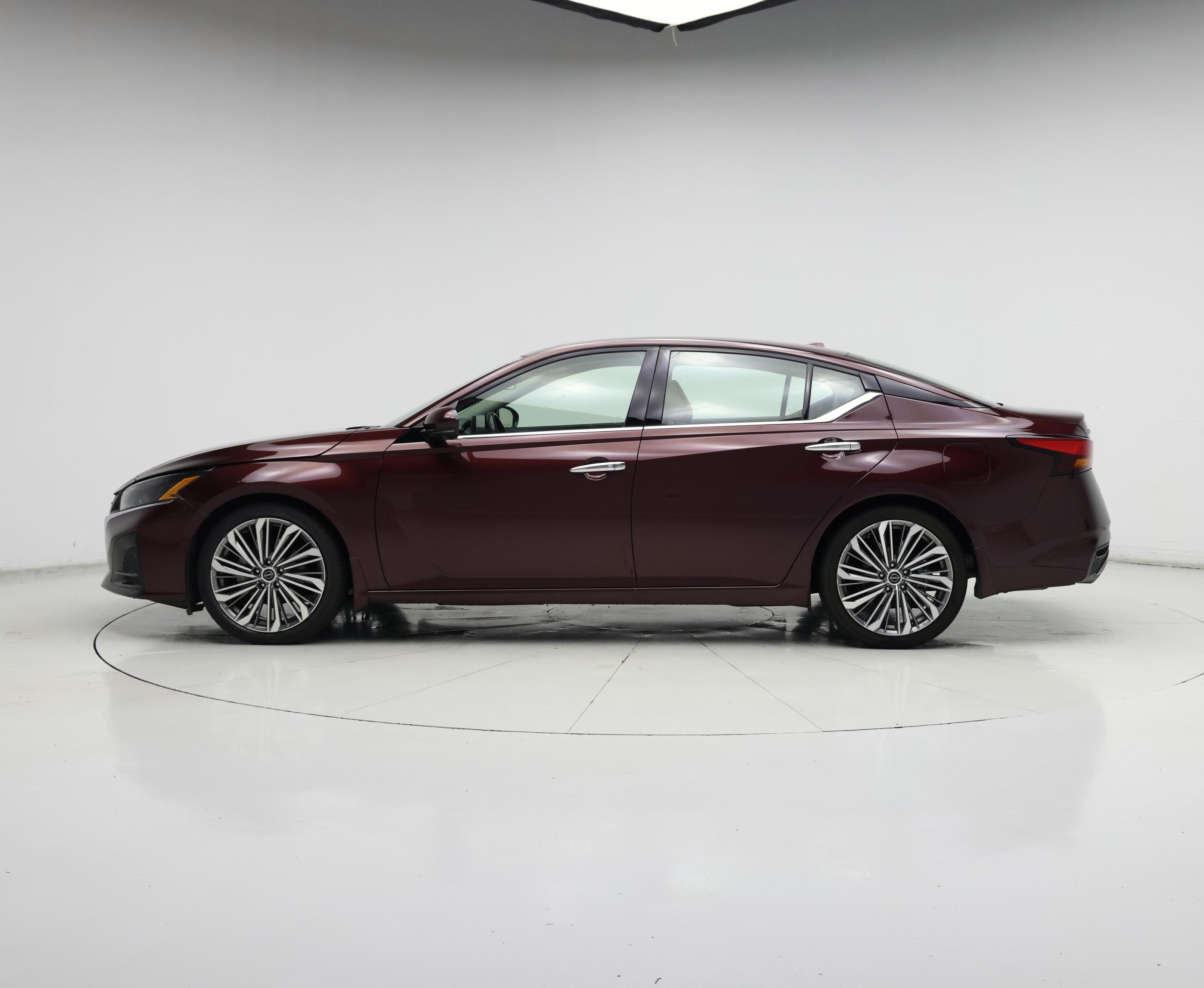 Thumbnail: 2023 Nissan Altima - 3
