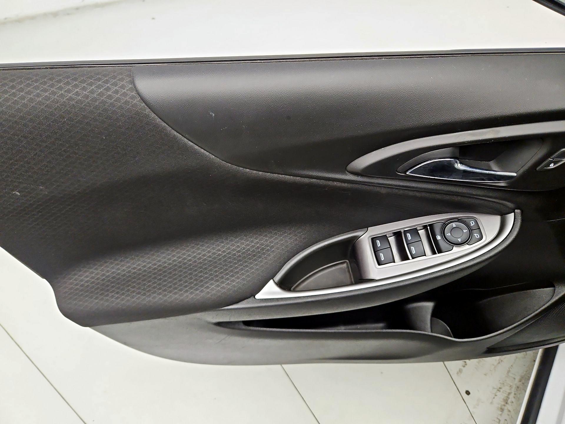 Thumbnail: 2020 Chevrolet Malibu - 12