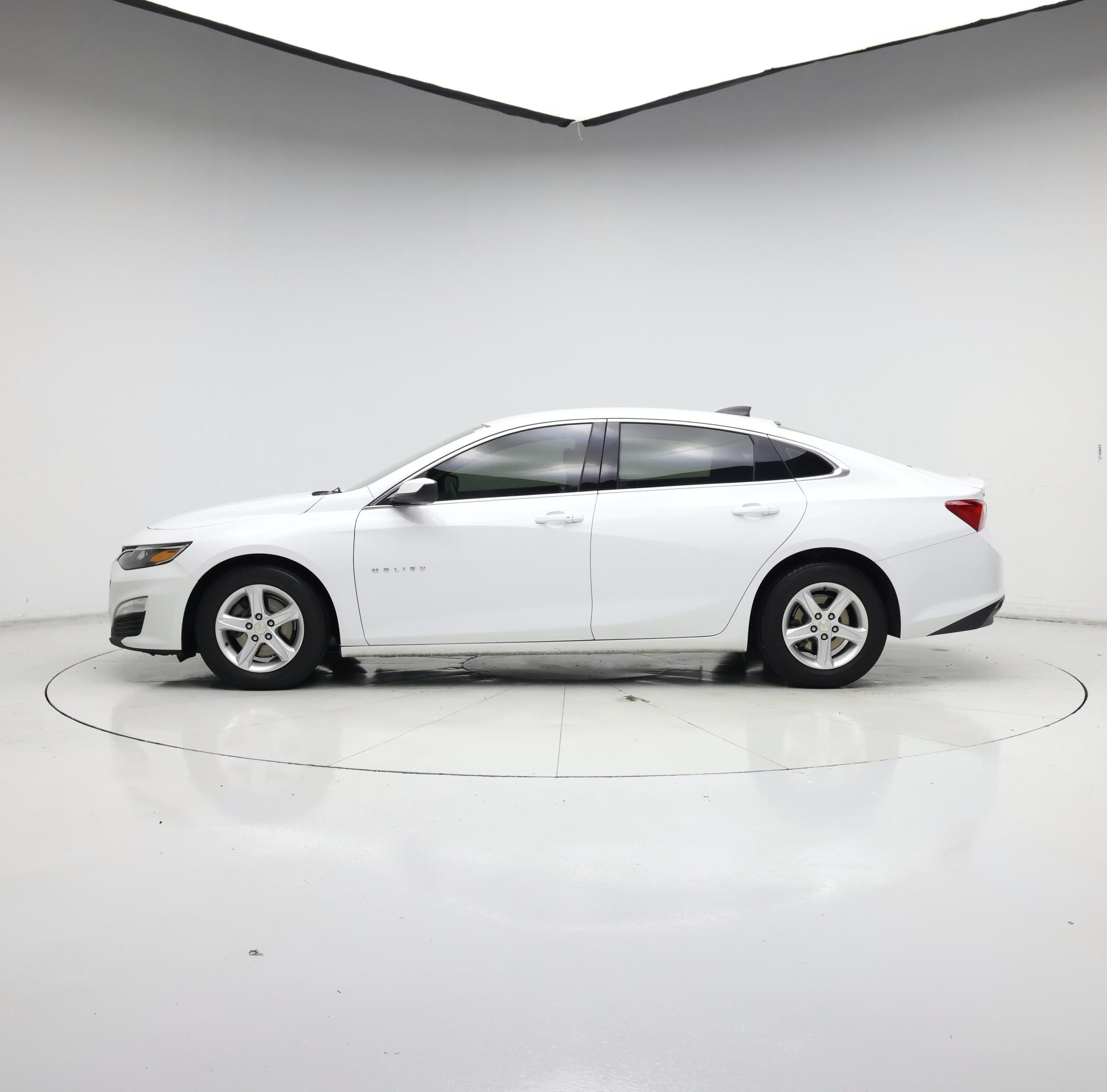 Thumbnail: 2020 Chevrolet Malibu - 3