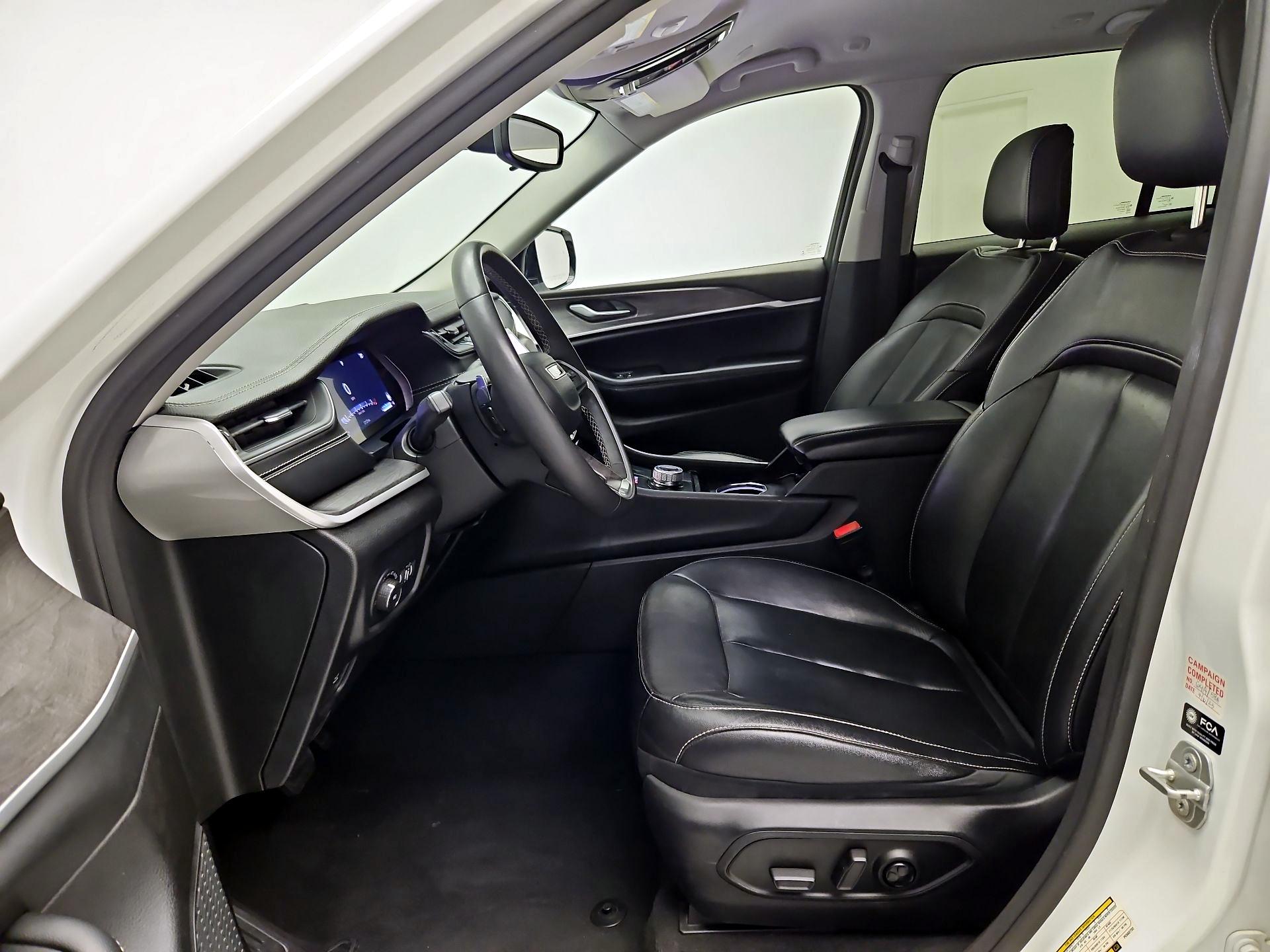 Thumbnail: 2023 Jeep Grand Cherokee - 11