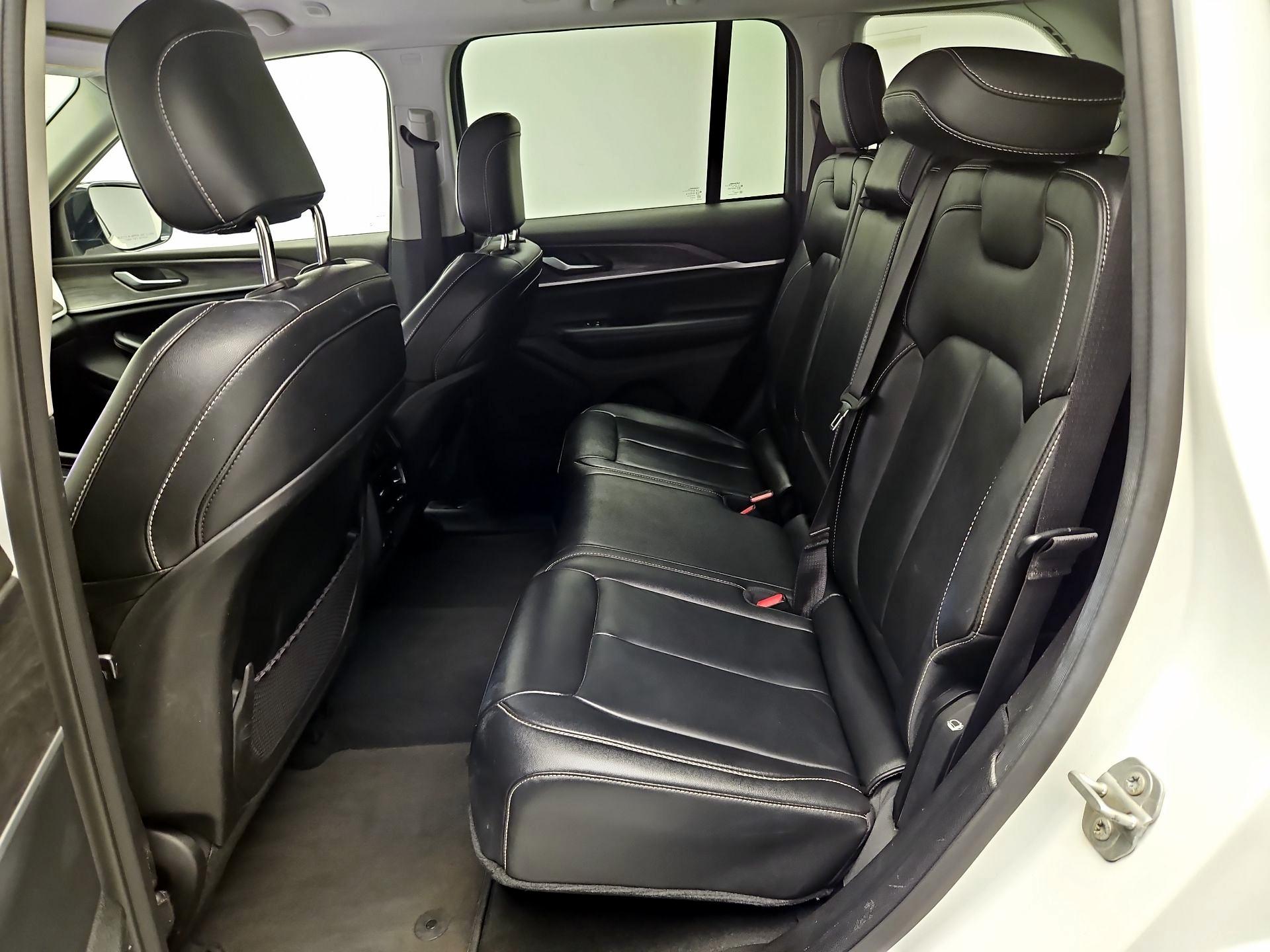 Thumbnail: 2023 Jeep Grand Cherokee - 18