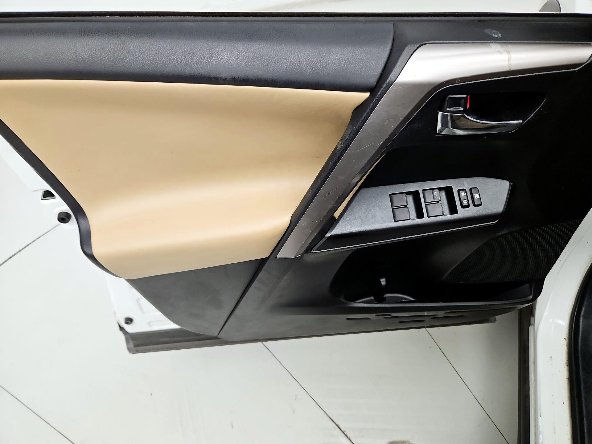 Thumbnail: 2018 Toyota RAV4 - 12