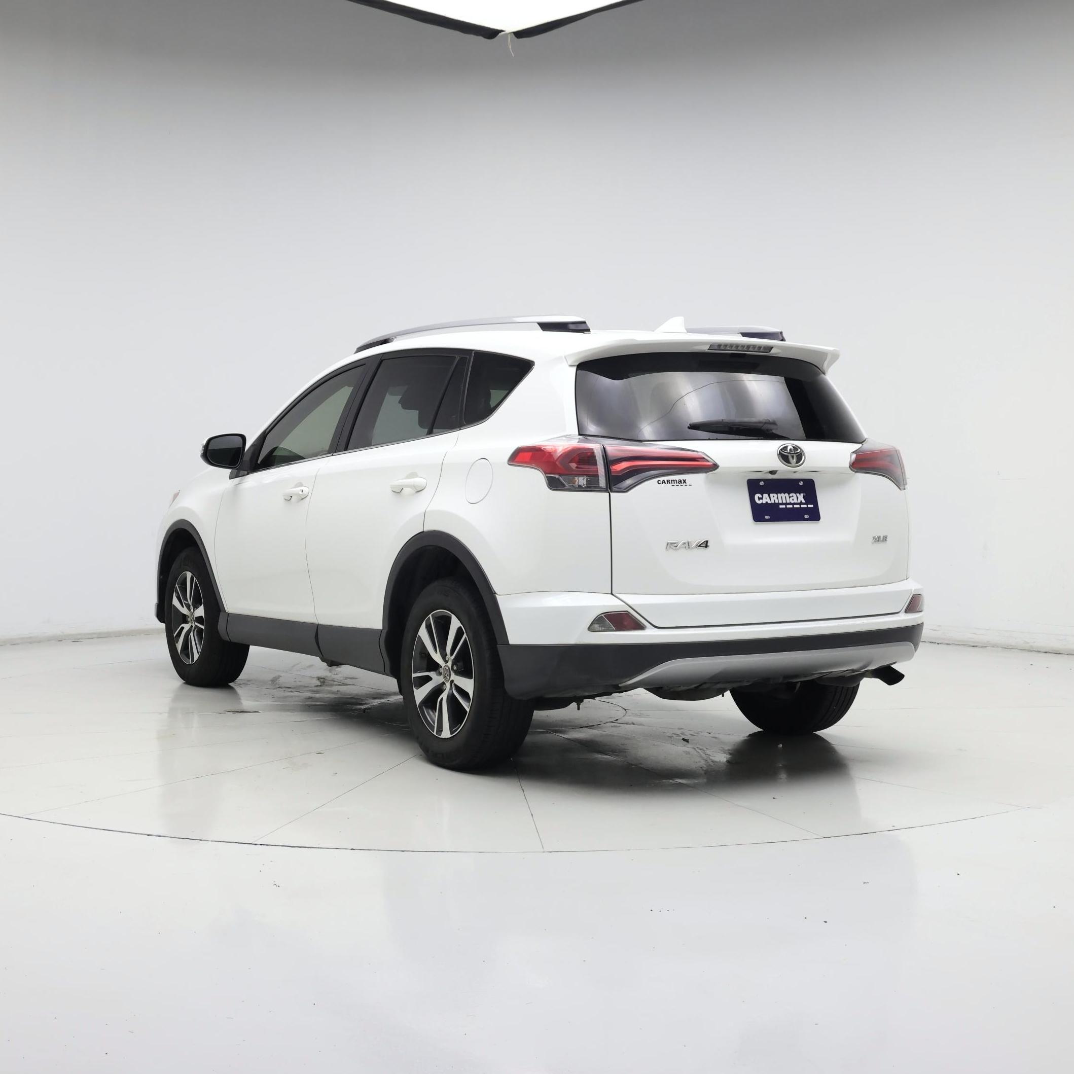 Thumbnail: 2018 Toyota RAV4 - 2
