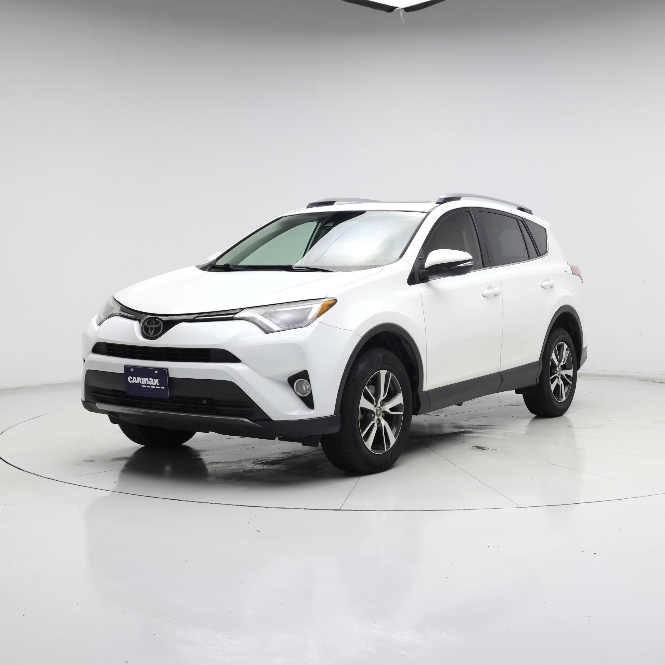 Thumbnail: 2018 Toyota RAV4 - 4
