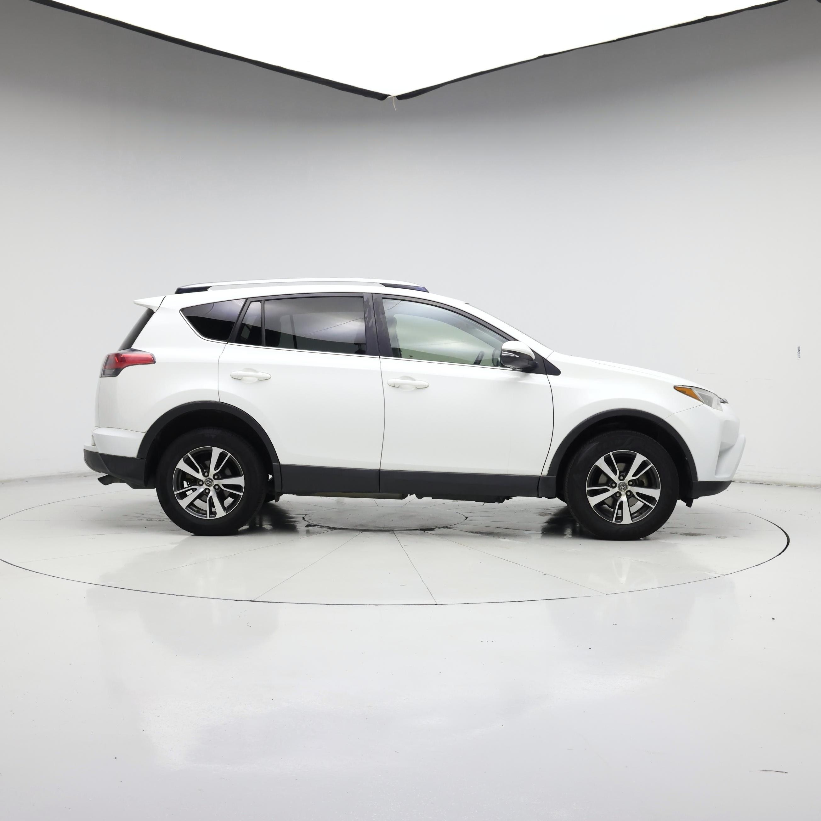 Thumbnail: 2018 Toyota RAV4 - 7