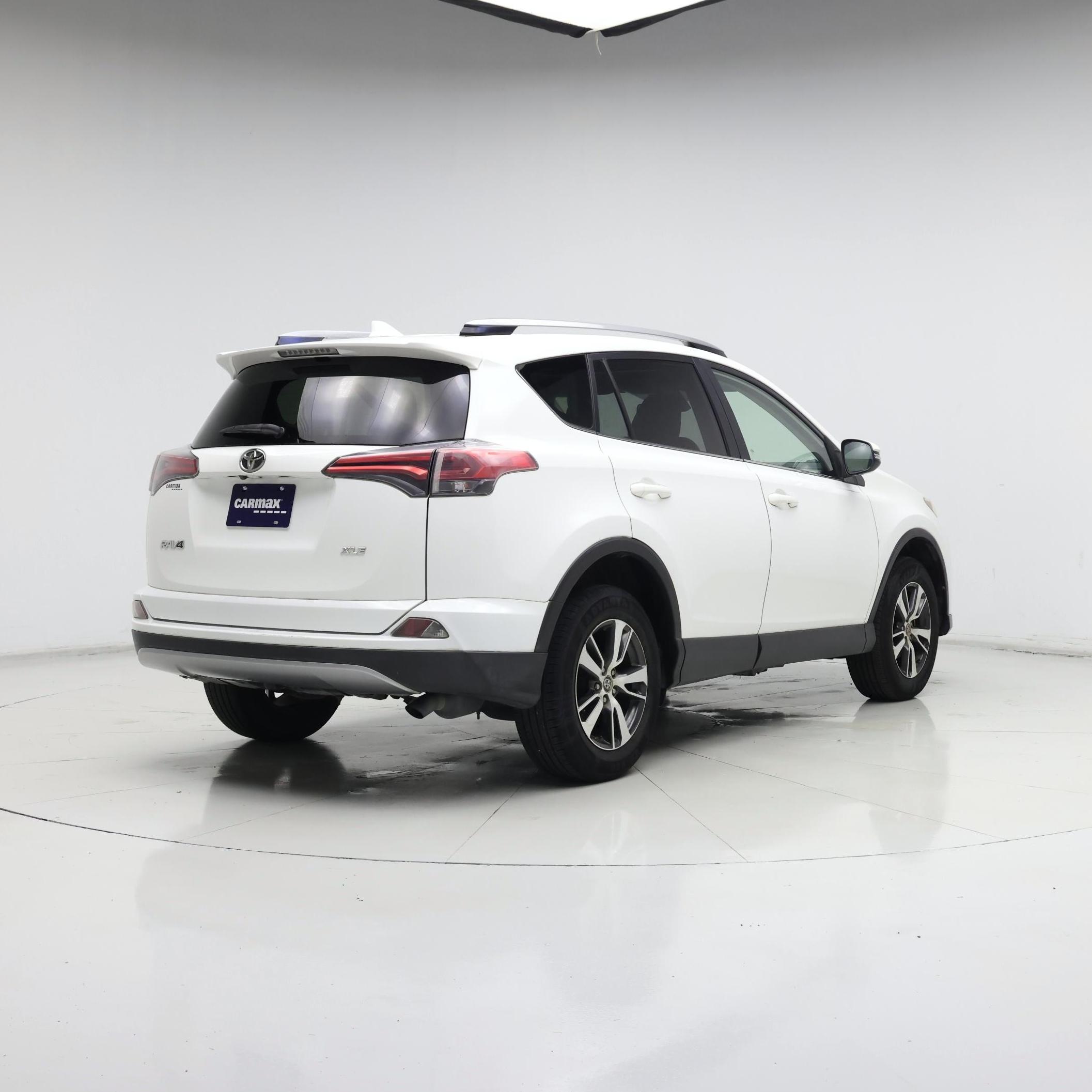 Thumbnail: 2018 Toyota RAV4 - 8