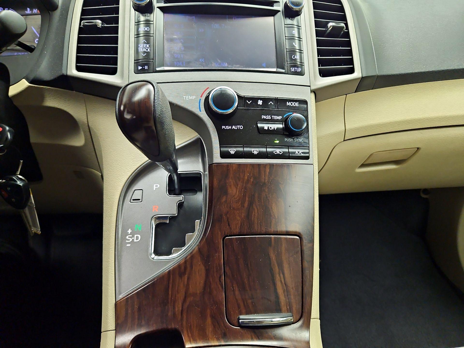 Thumbnail: 2014 Toyota Venza - 15