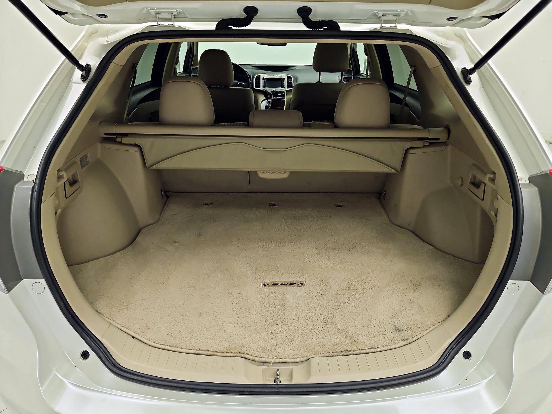 Thumbnail: 2014 Toyota Venza - 17