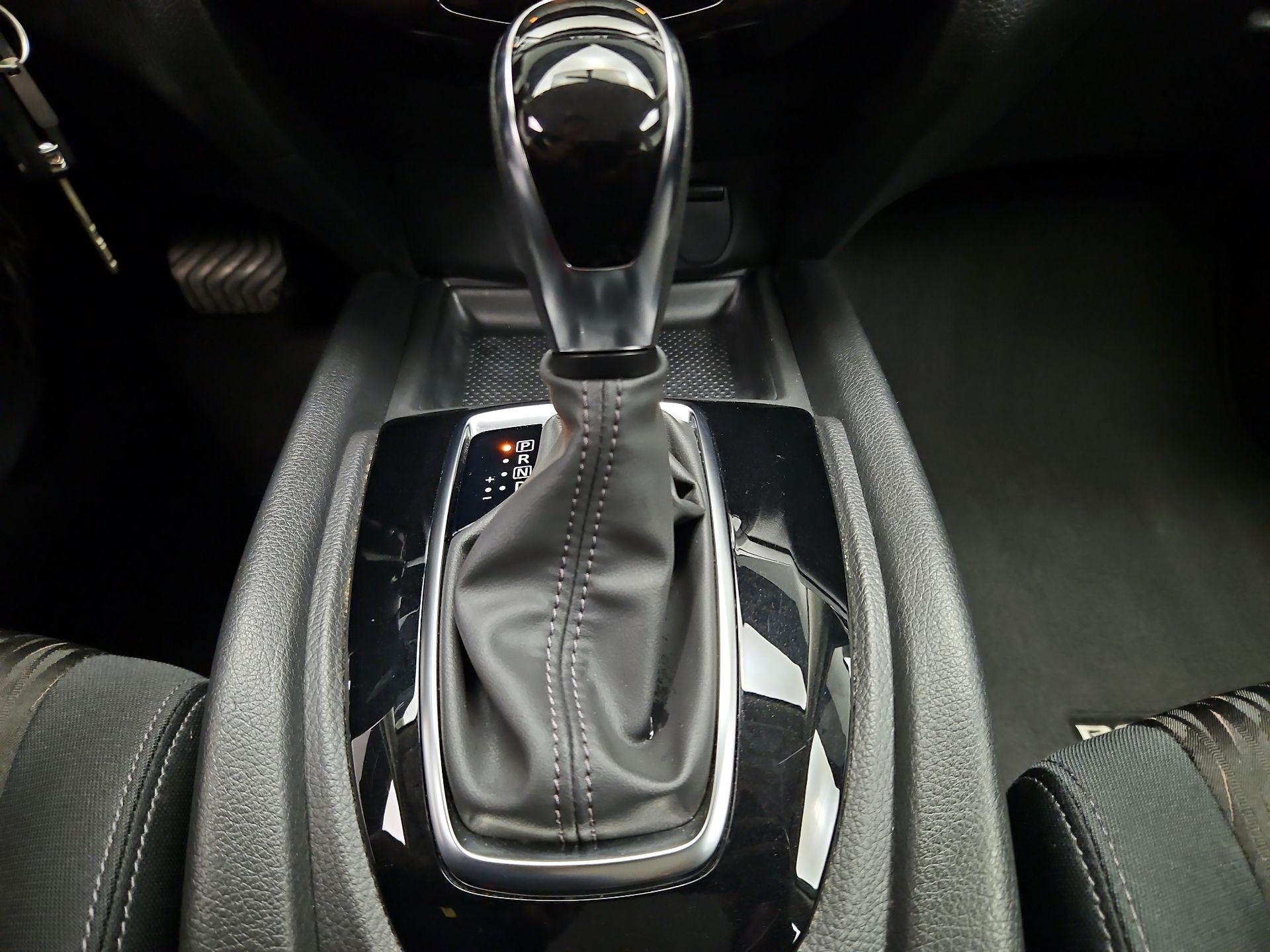 Thumbnail: 2018 Nissan Rogue - 17