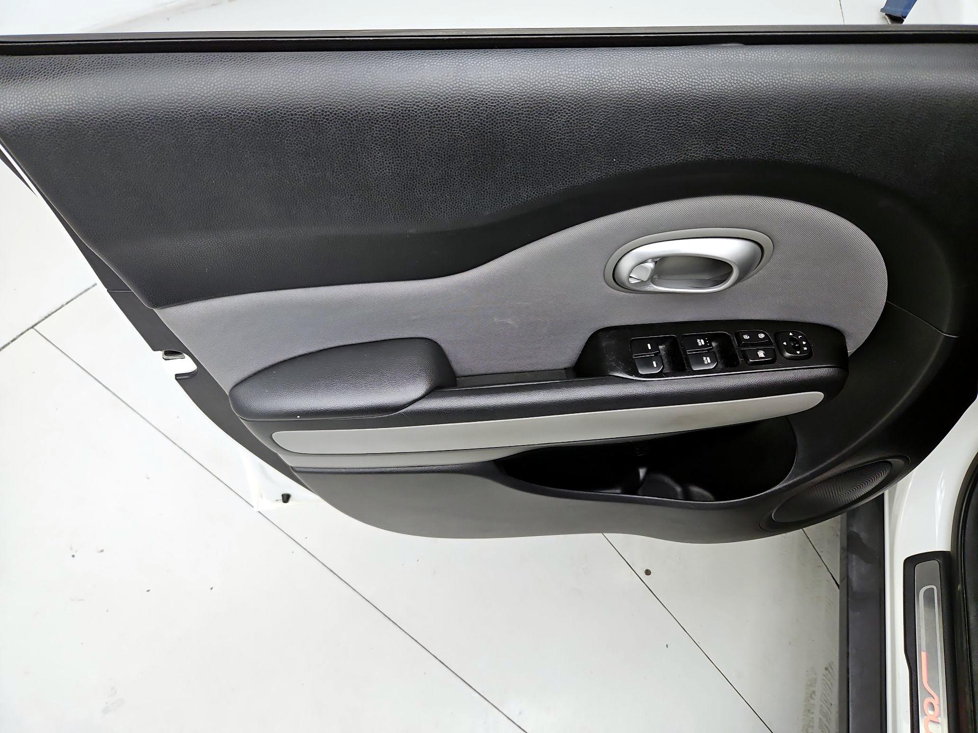Thumbnail: 2014 Kia Soul - 12