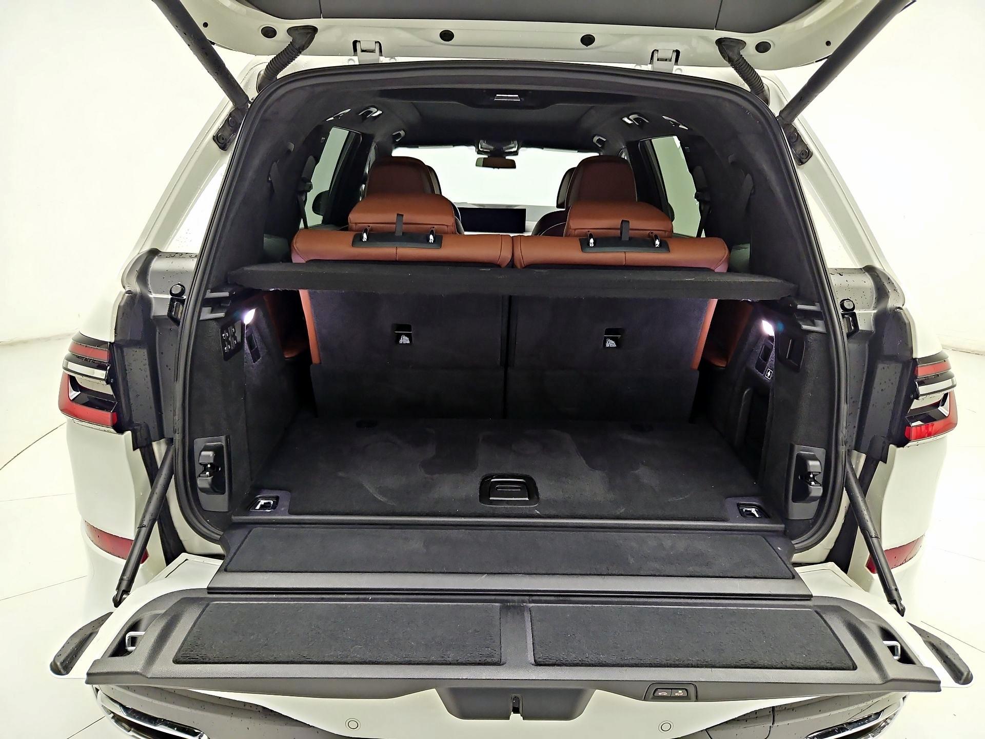 Thumbnail: 2024 BMW X7 - 18