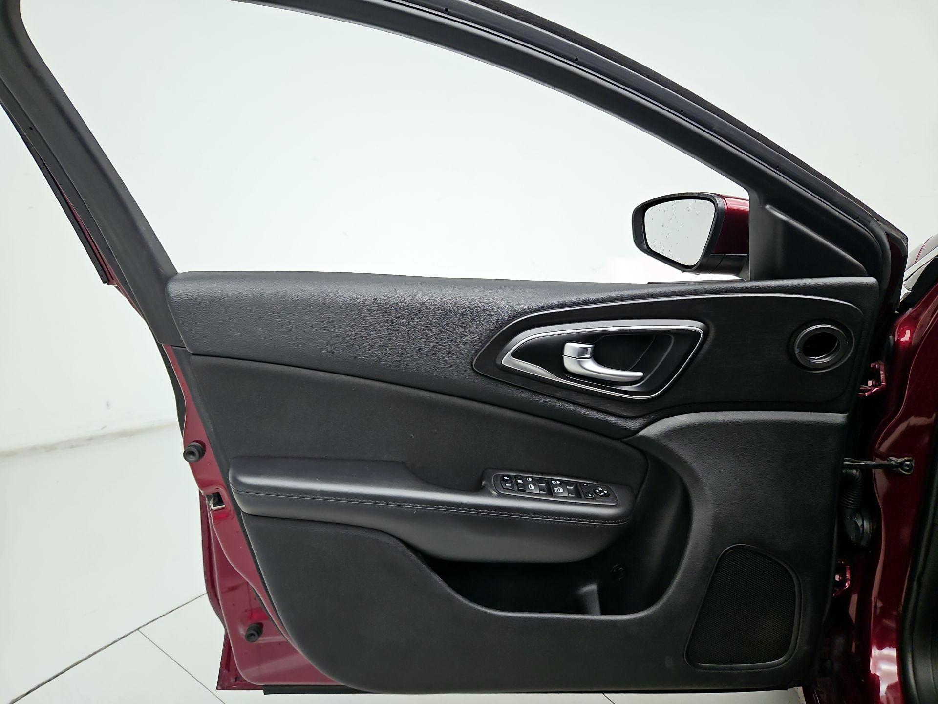 Thumbnail: 2015 Chrysler 200 - 12