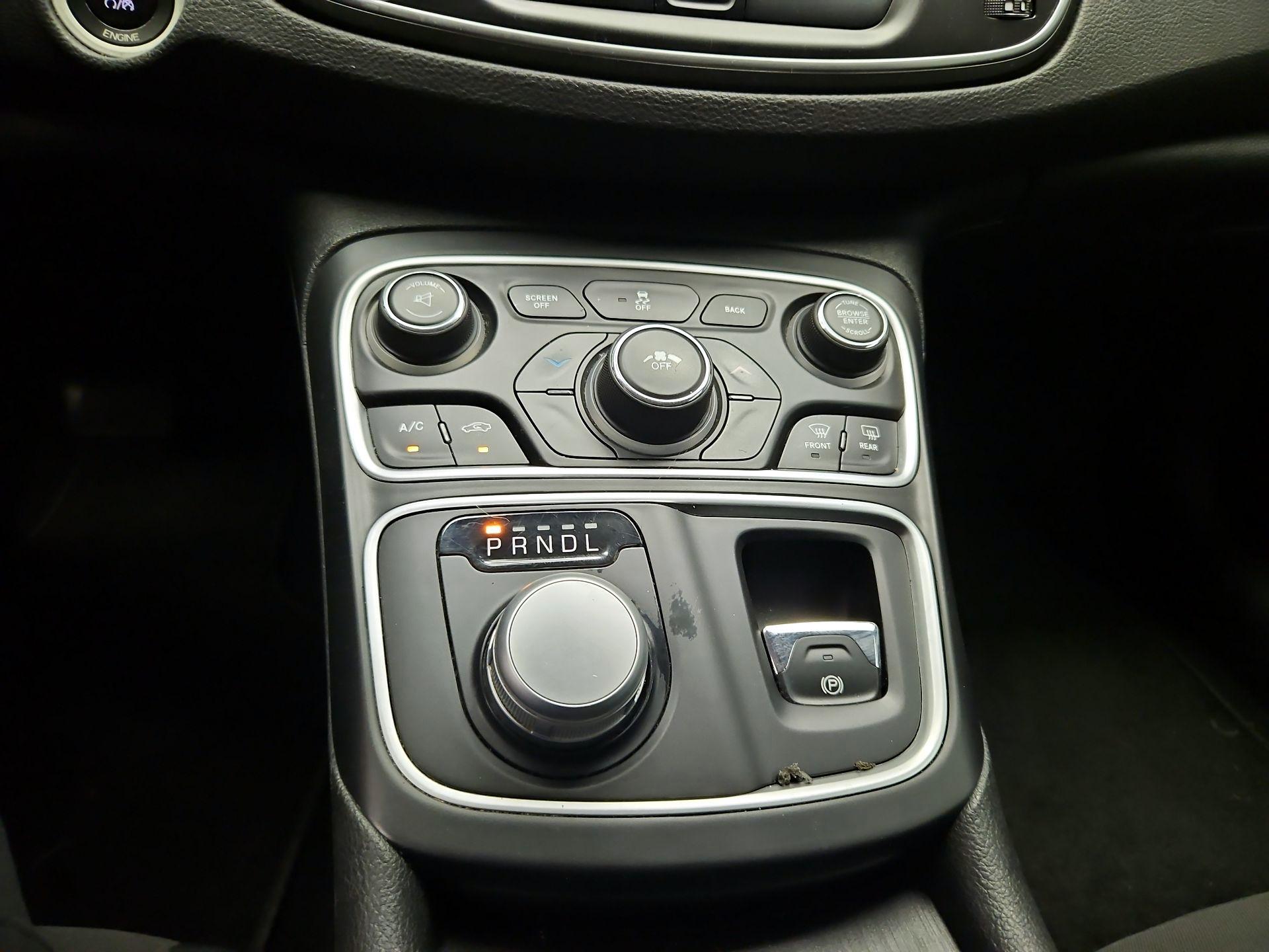 Thumbnail: 2015 Chrysler 200 - 16