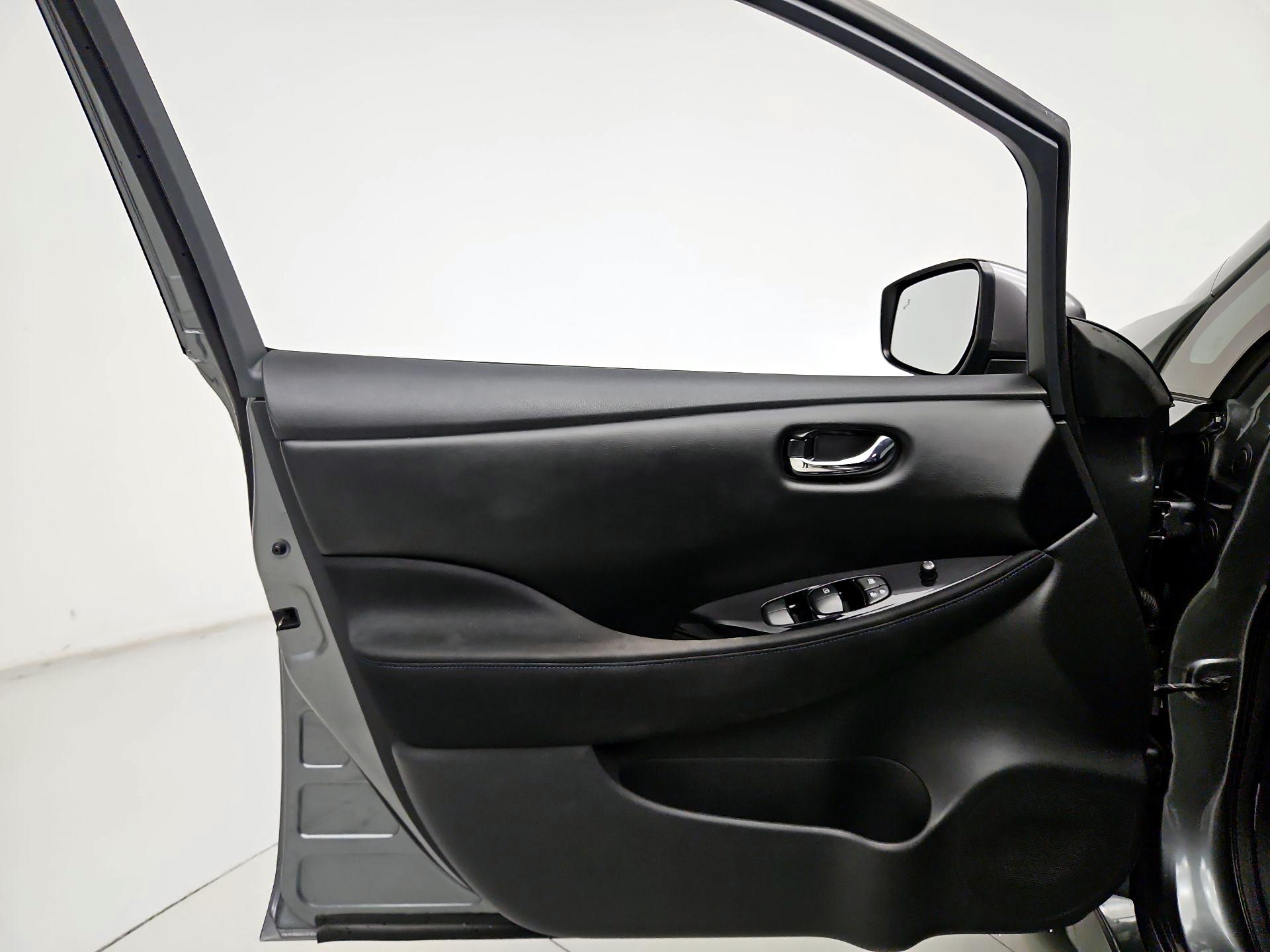 Thumbnail: 2019 Nissan Leaf - 12
